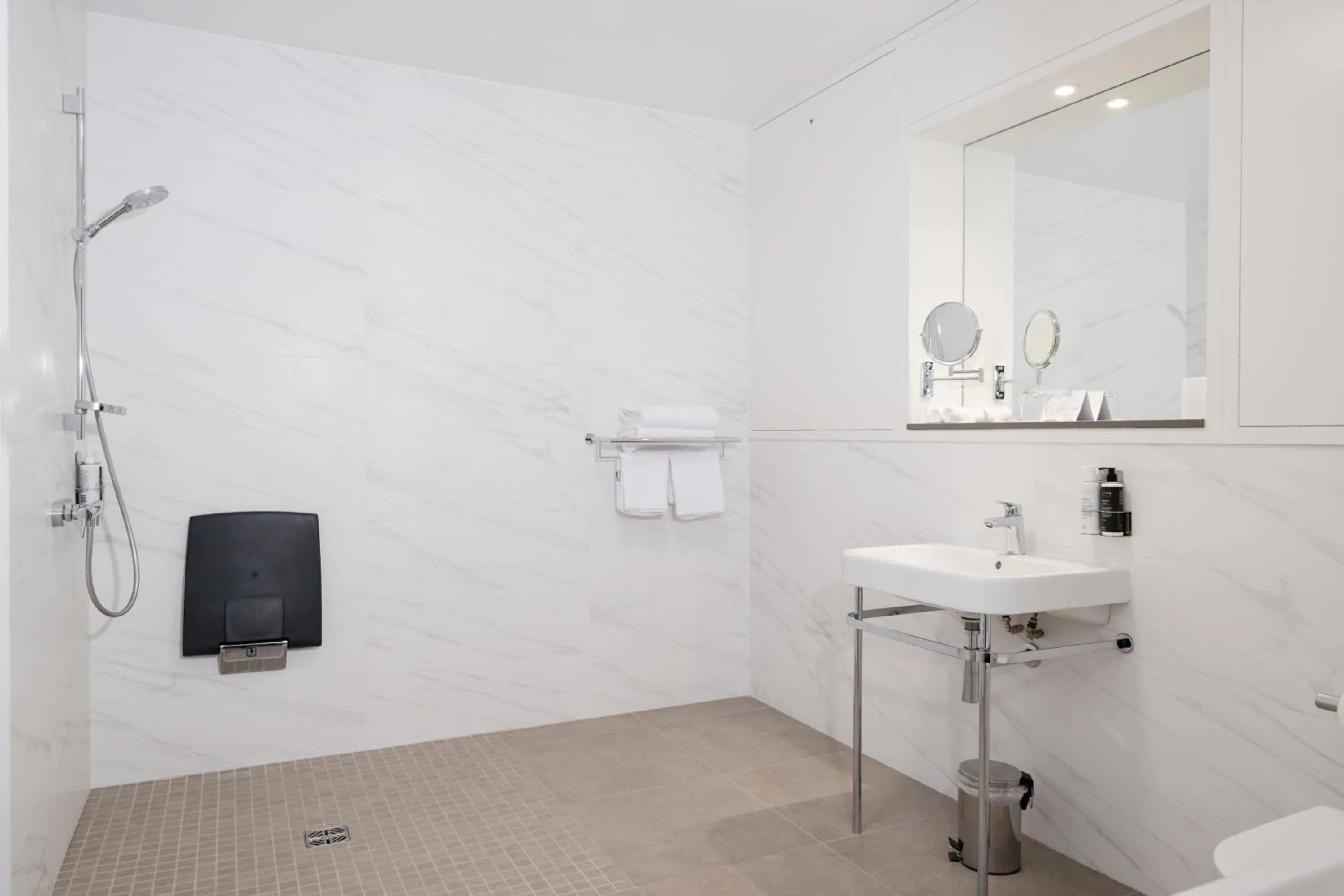 Shower in The Salthouse Hotel