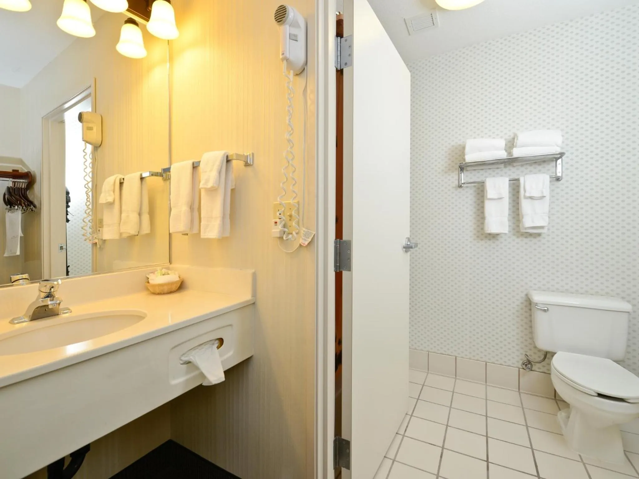 Bathroom in Clubhouse Inn