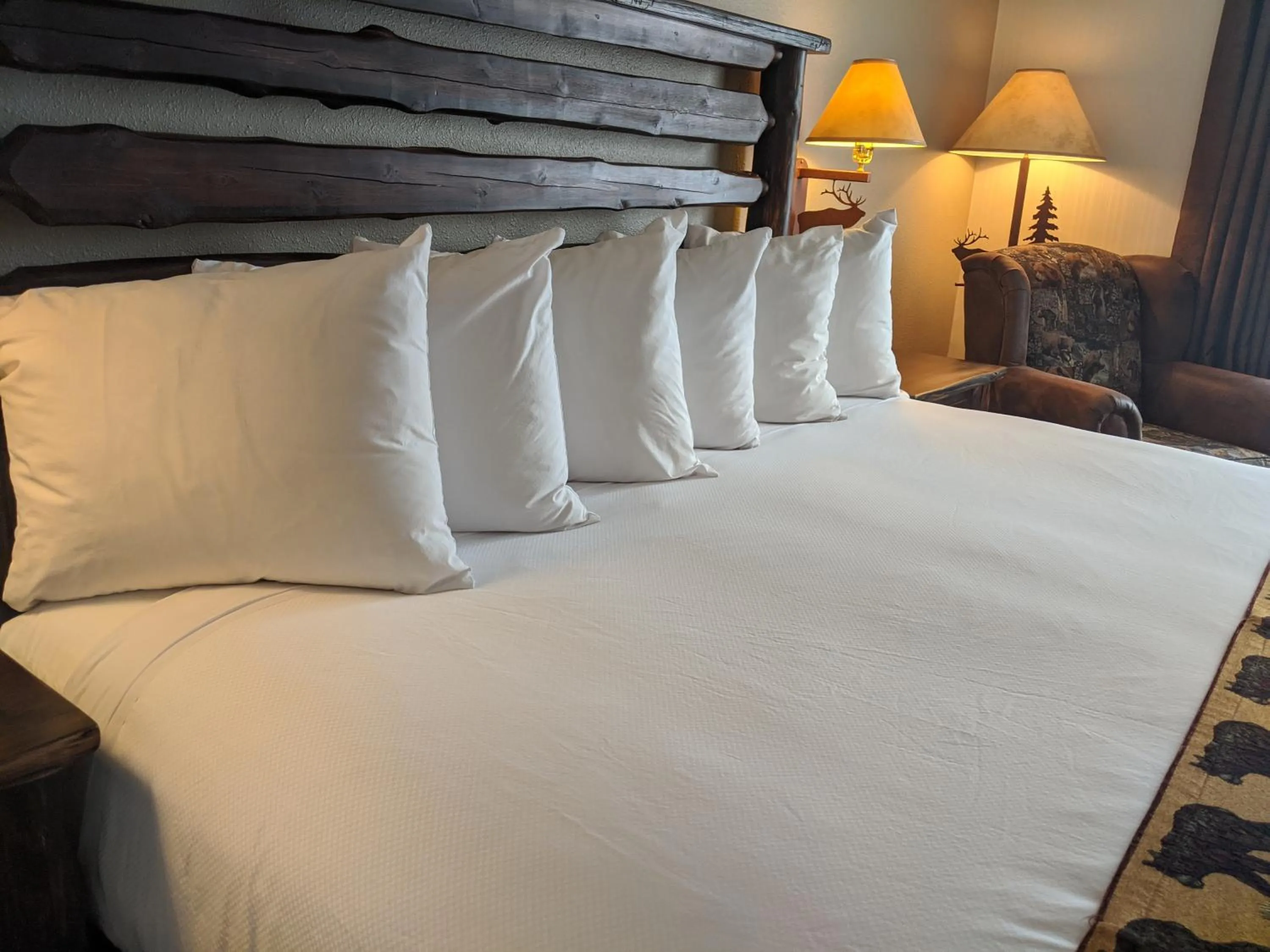 Decorative detail, Bed in Clubhouse Inn