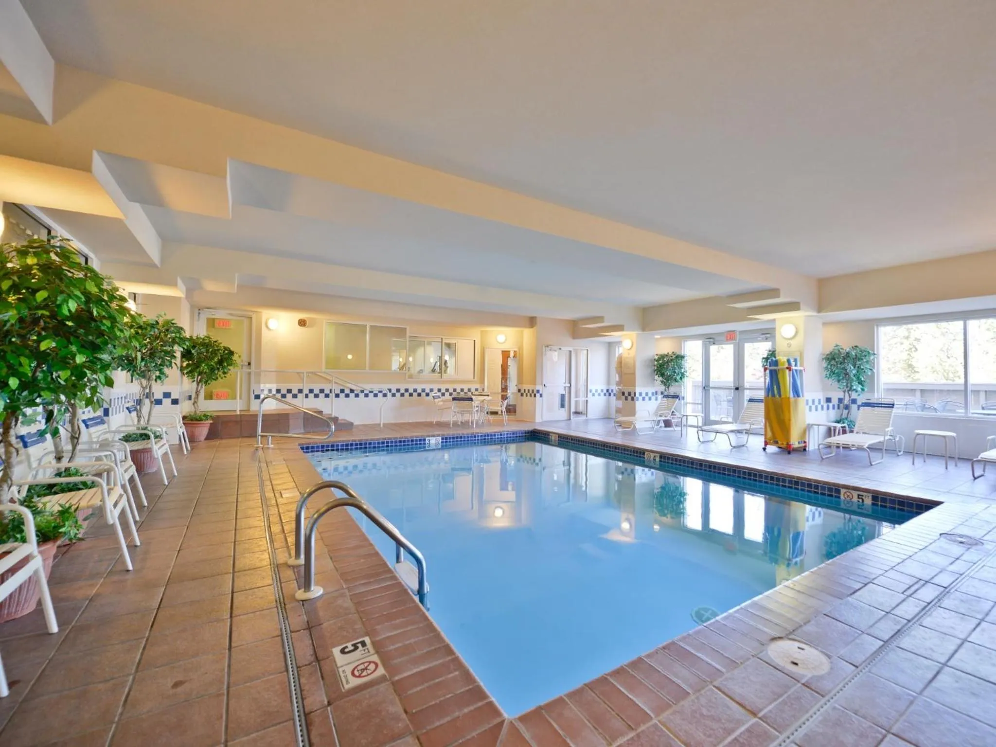 Swimming pool in Clubhouse Inn