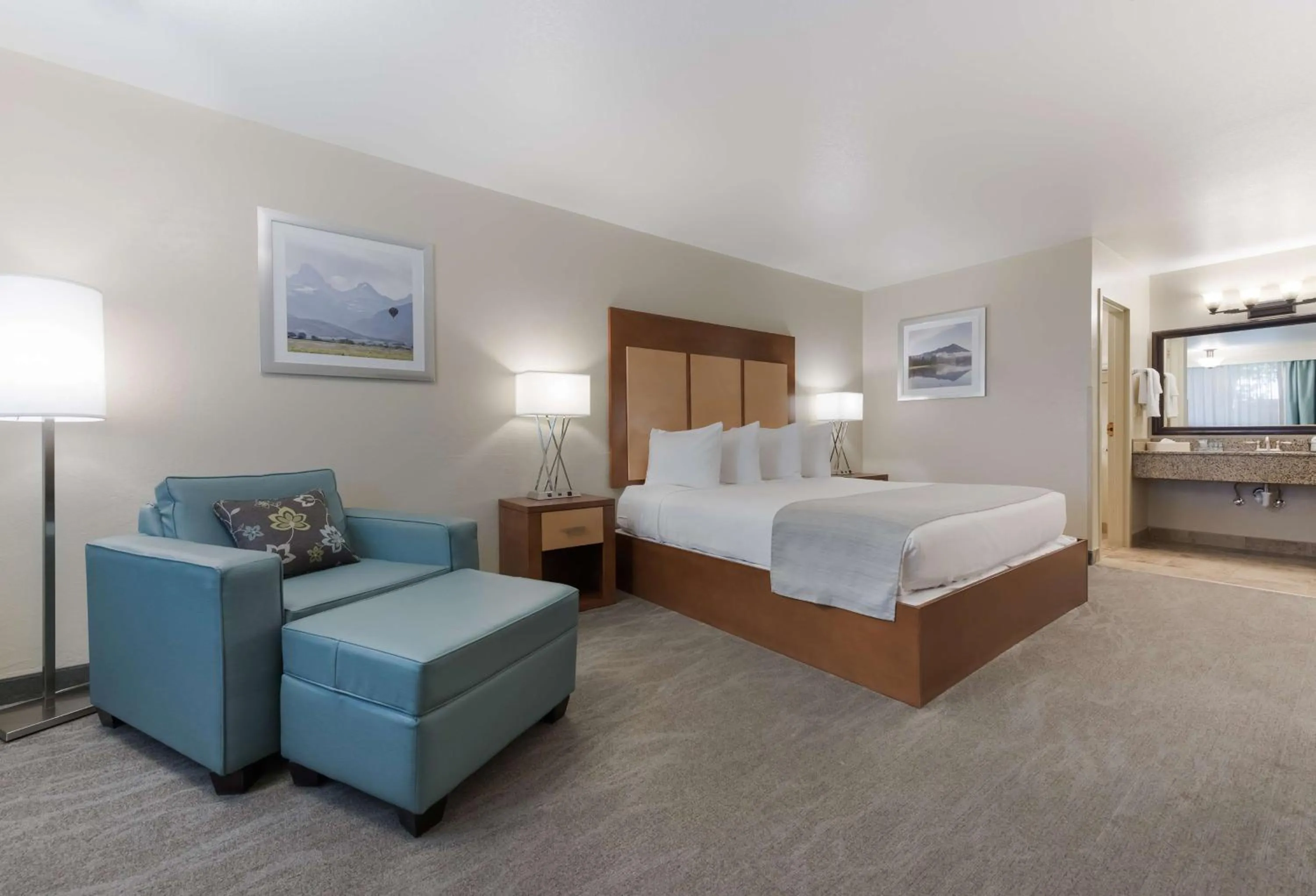 Bedroom, Bed in Best Western Foothills Inn