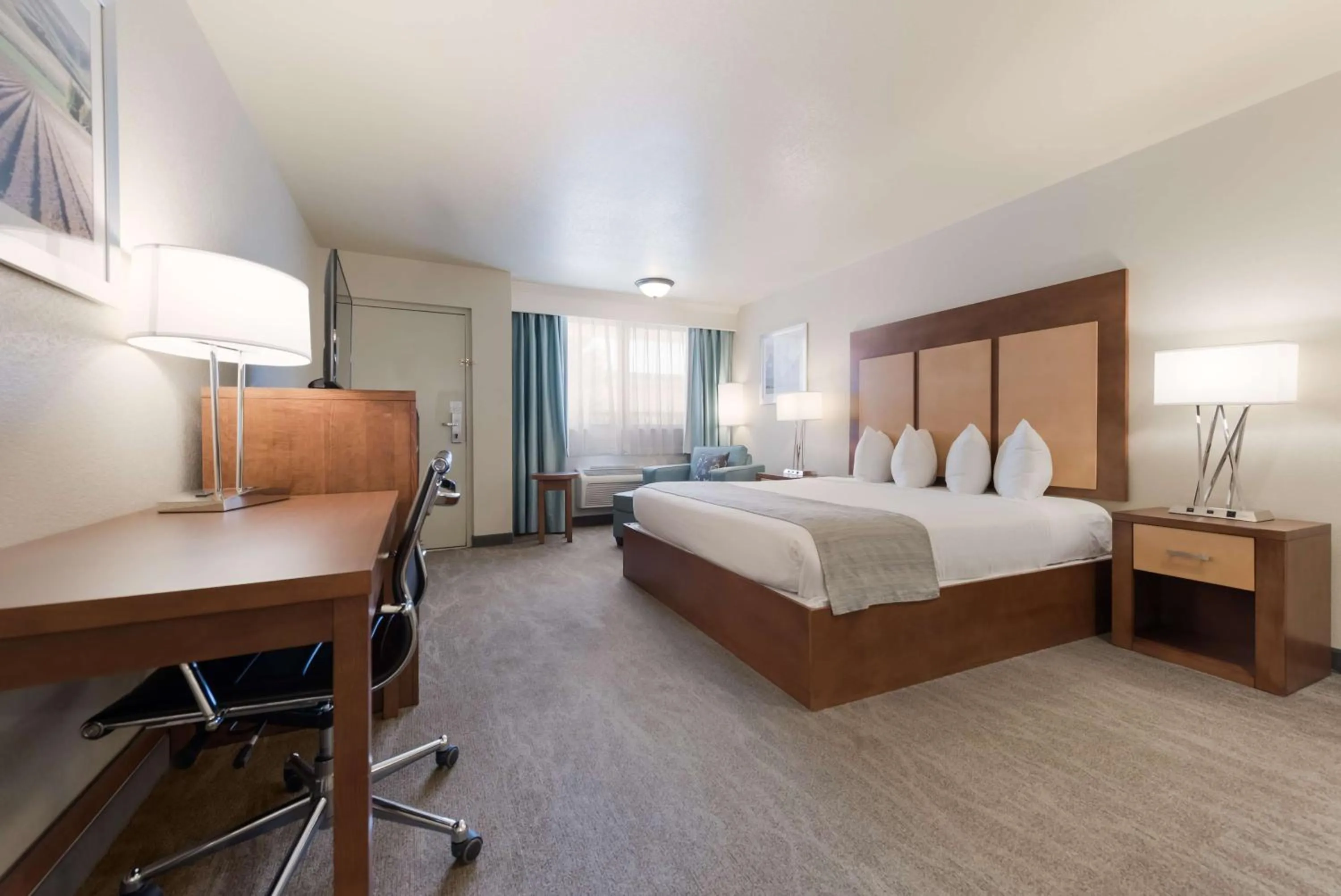 Bedroom, Bed in Best Western Foothills Inn