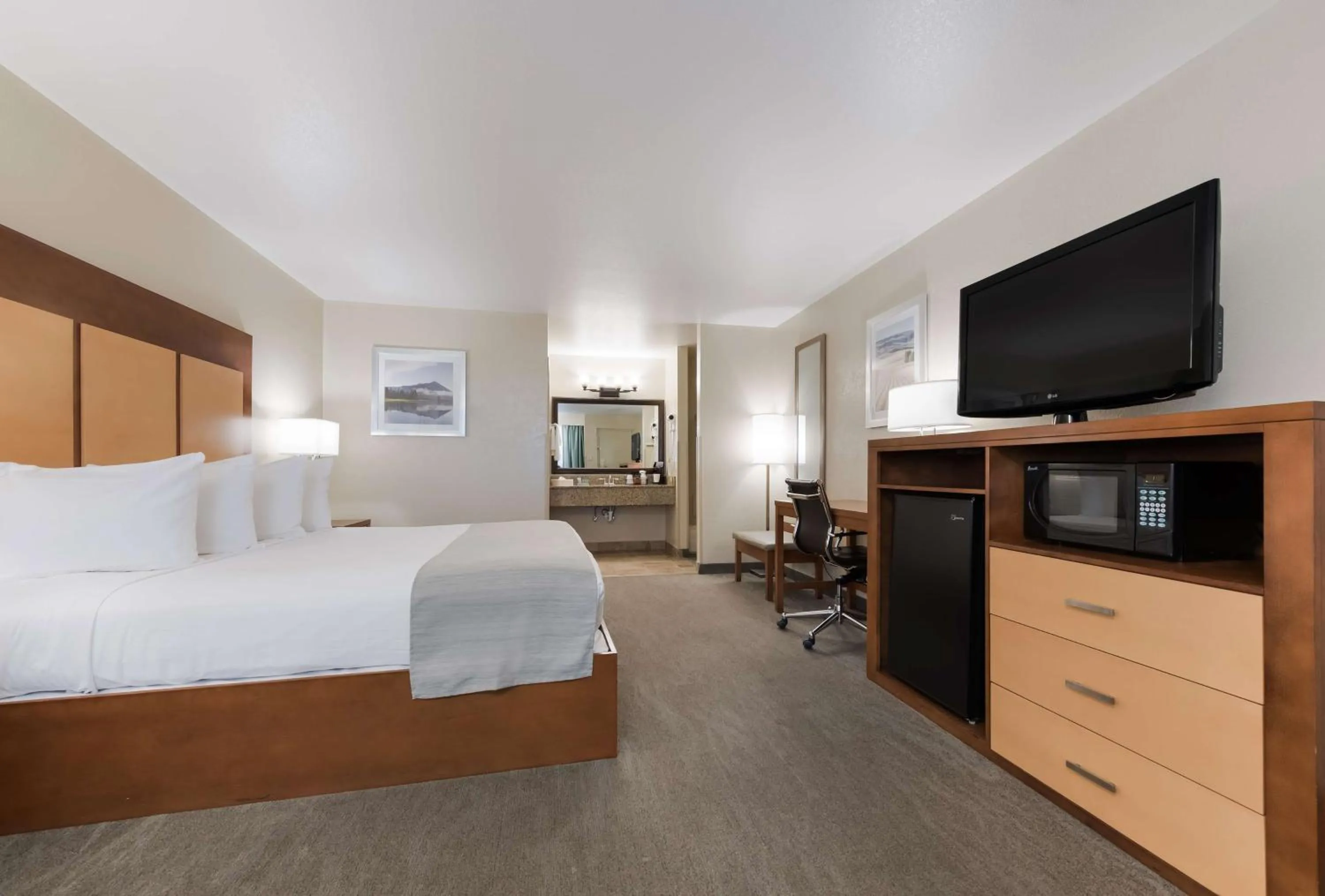 Bedroom, Bed in Best Western Foothills Inn