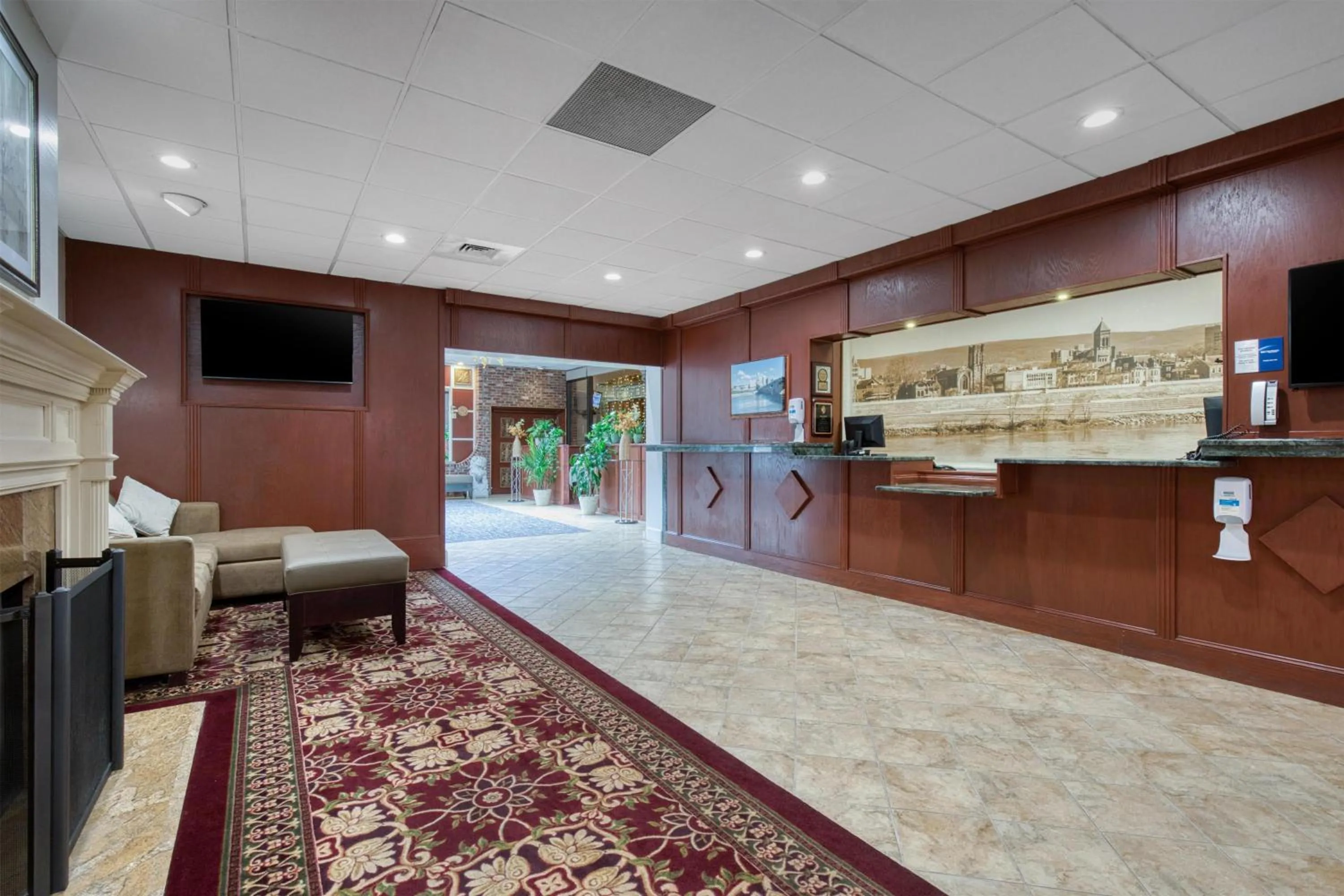 Lobby or reception in Best Western Plus Wilkes Barre Center City