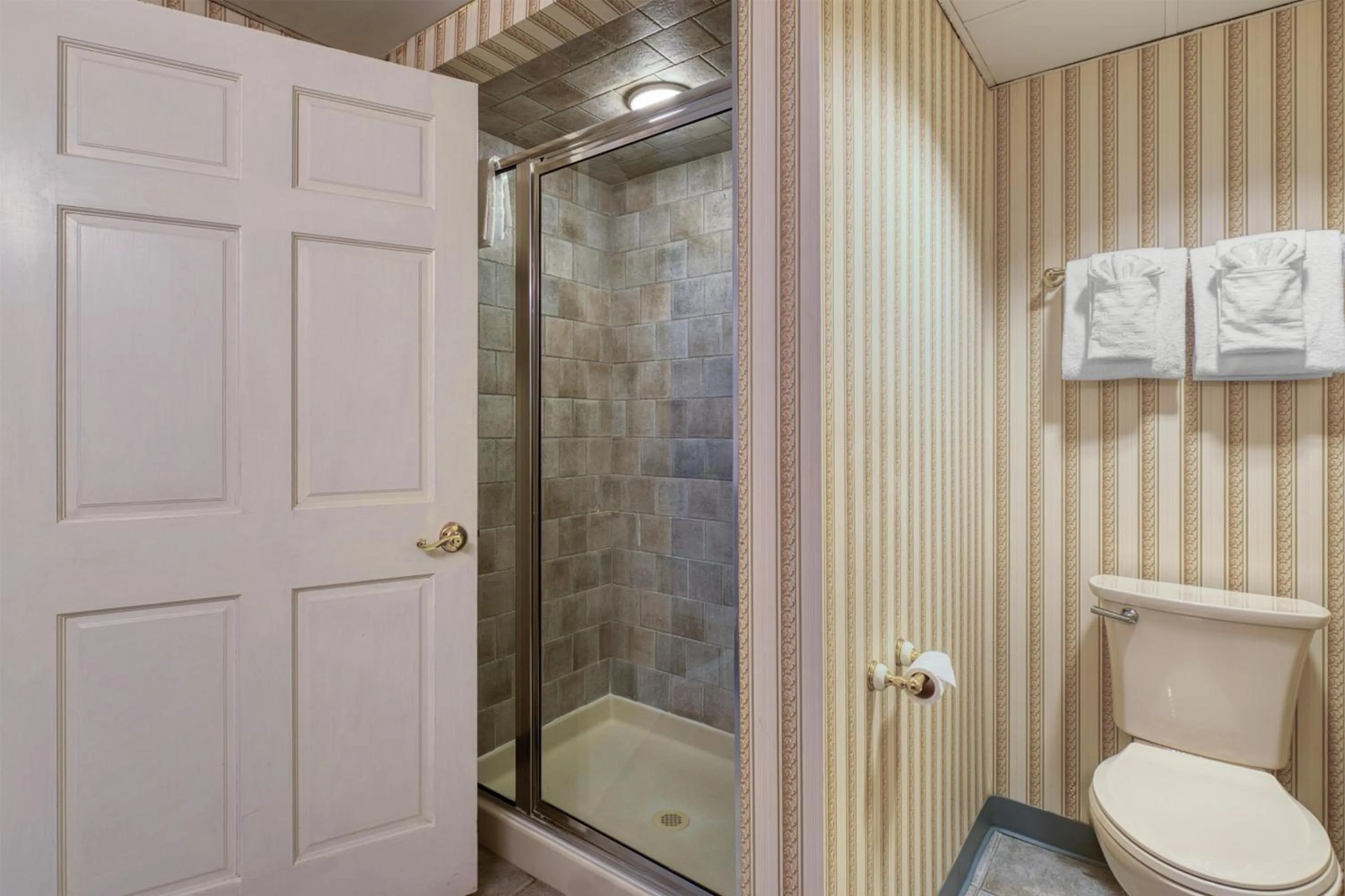 Bathroom in Best Western Plus Wilkes Barre Center City