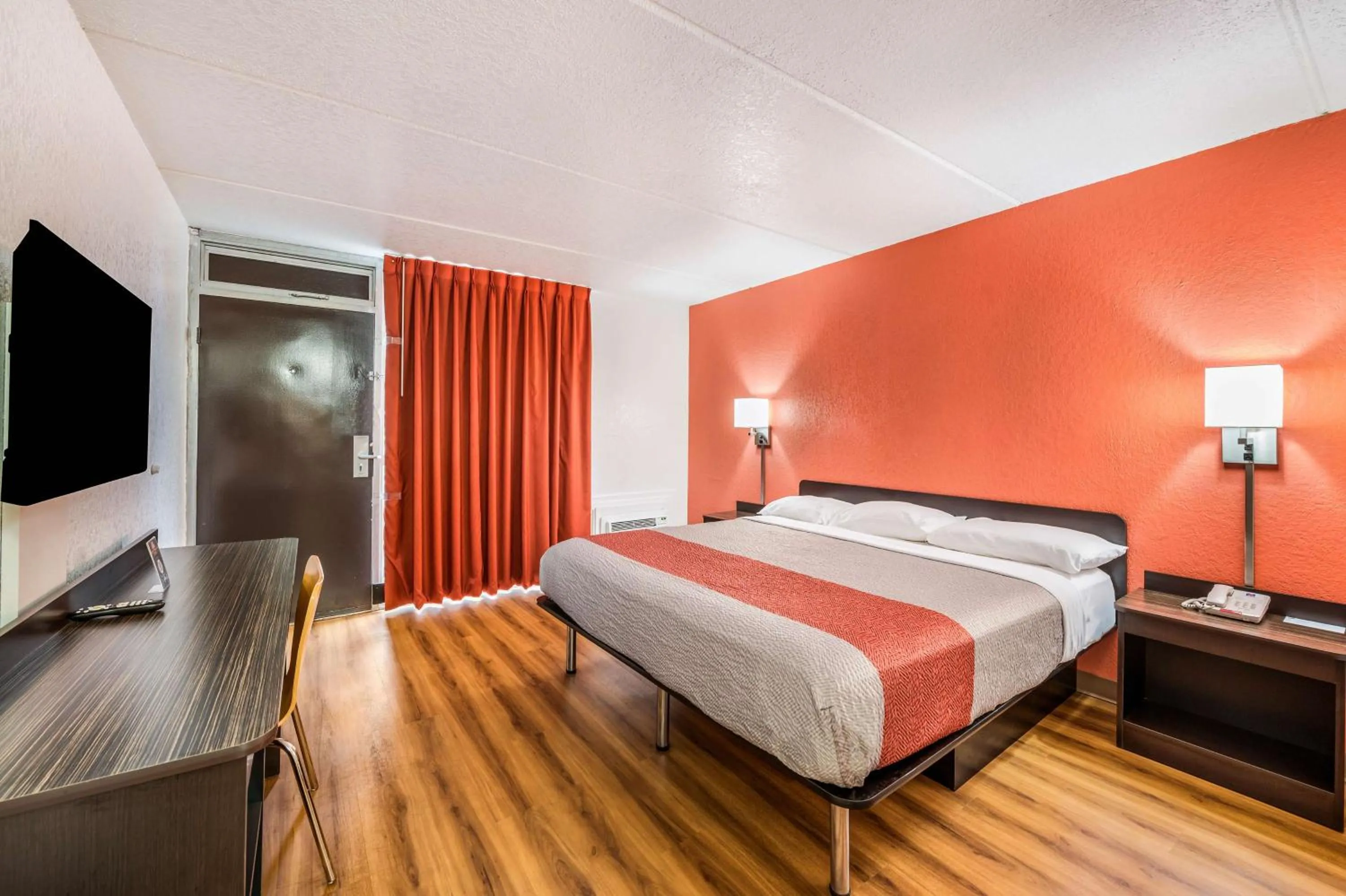 Photo of the whole room, Bed in Motel 6-Henderson, TX