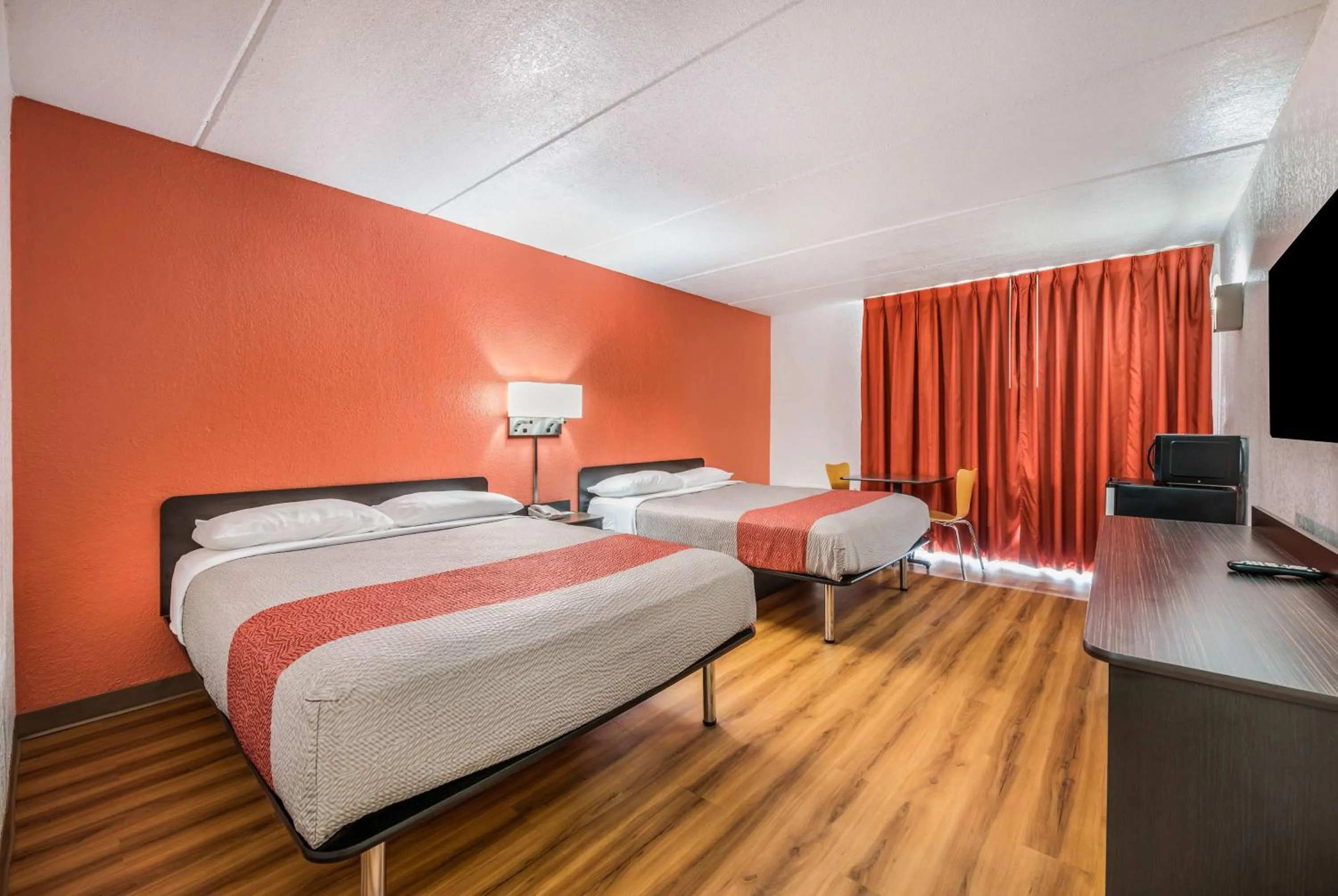 Photo of the whole room, Bed in Motel 6-Henderson, TX