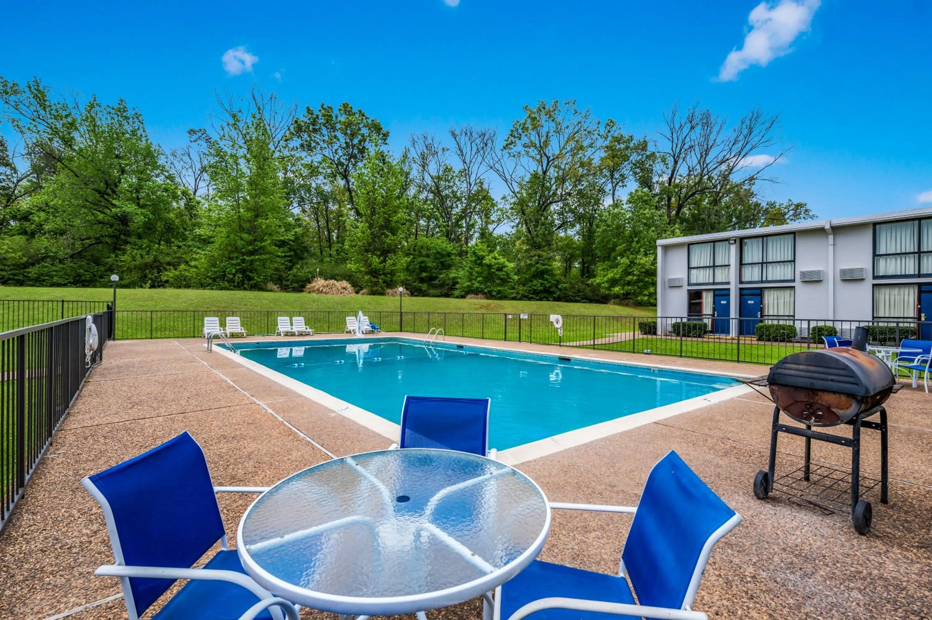 Swimming pool in Motel 6-Henderson, TX