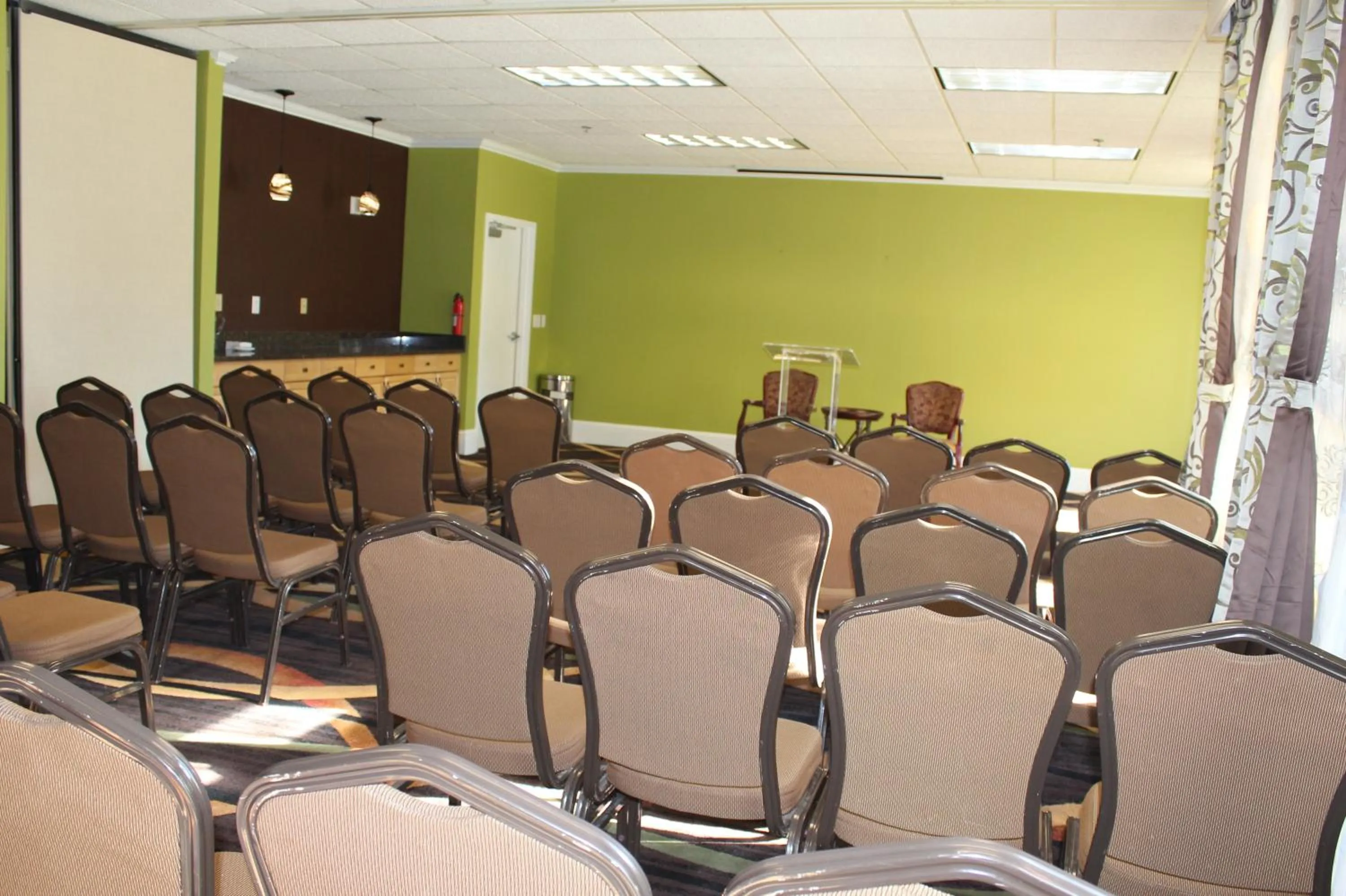 Banquet/Function facilities in Hawthorn Extended Stay by Wyndham Conyers