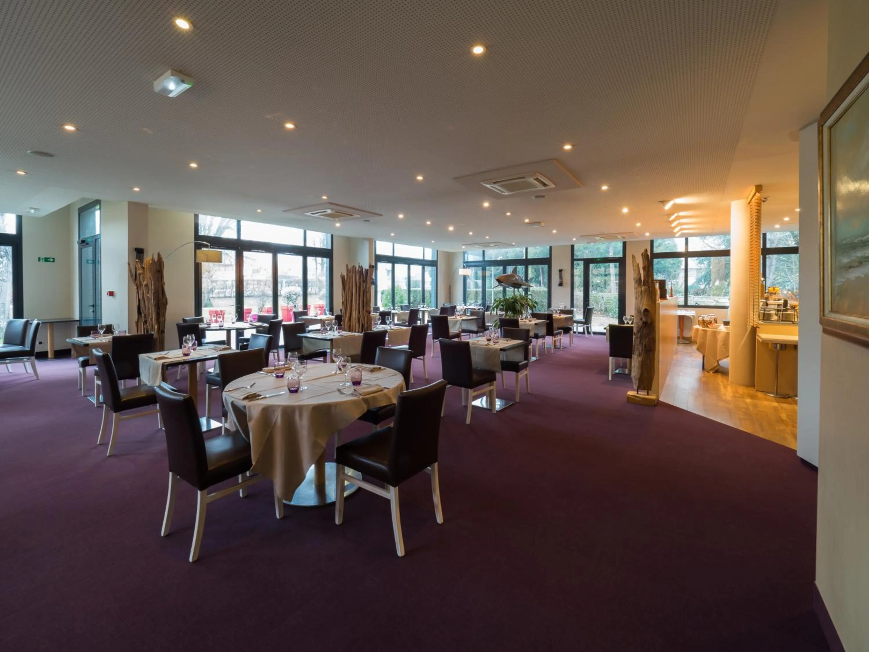 Restaurant/places to eat in Hotel du Casino