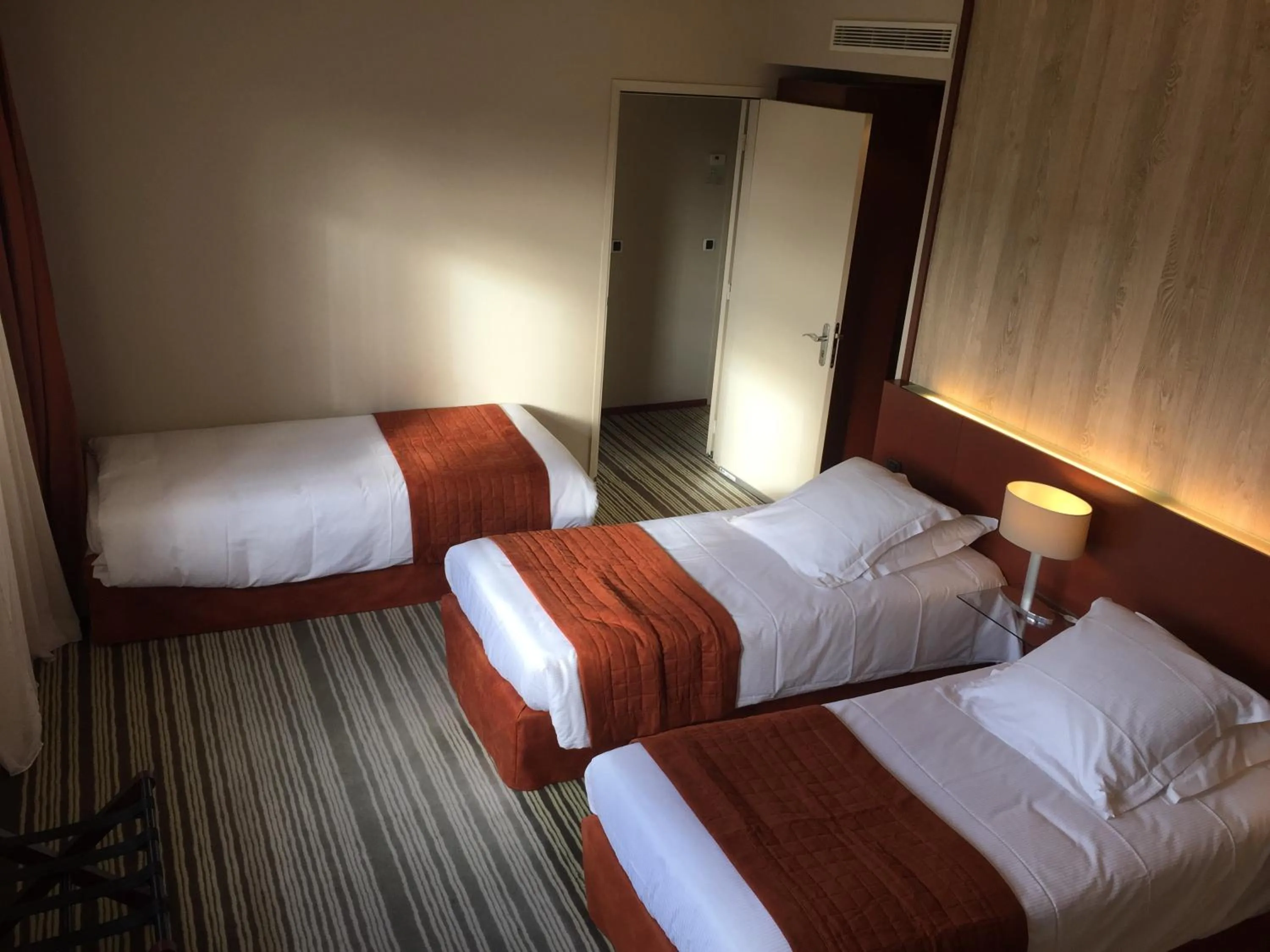 Photo of the whole room, Bed in Hotel du Casino