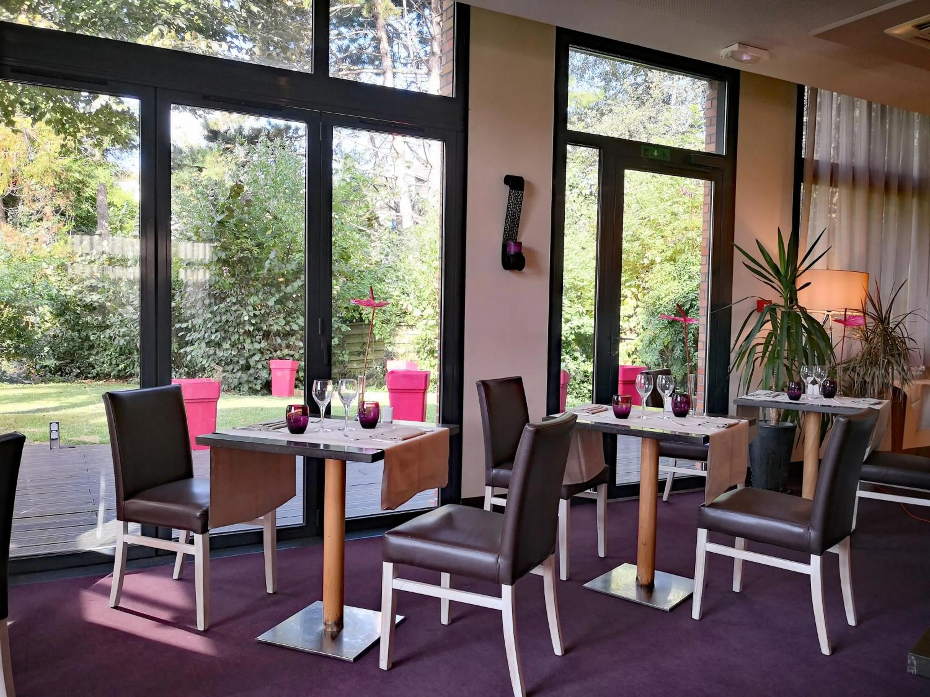 Restaurant/places to eat in Hotel du Casino