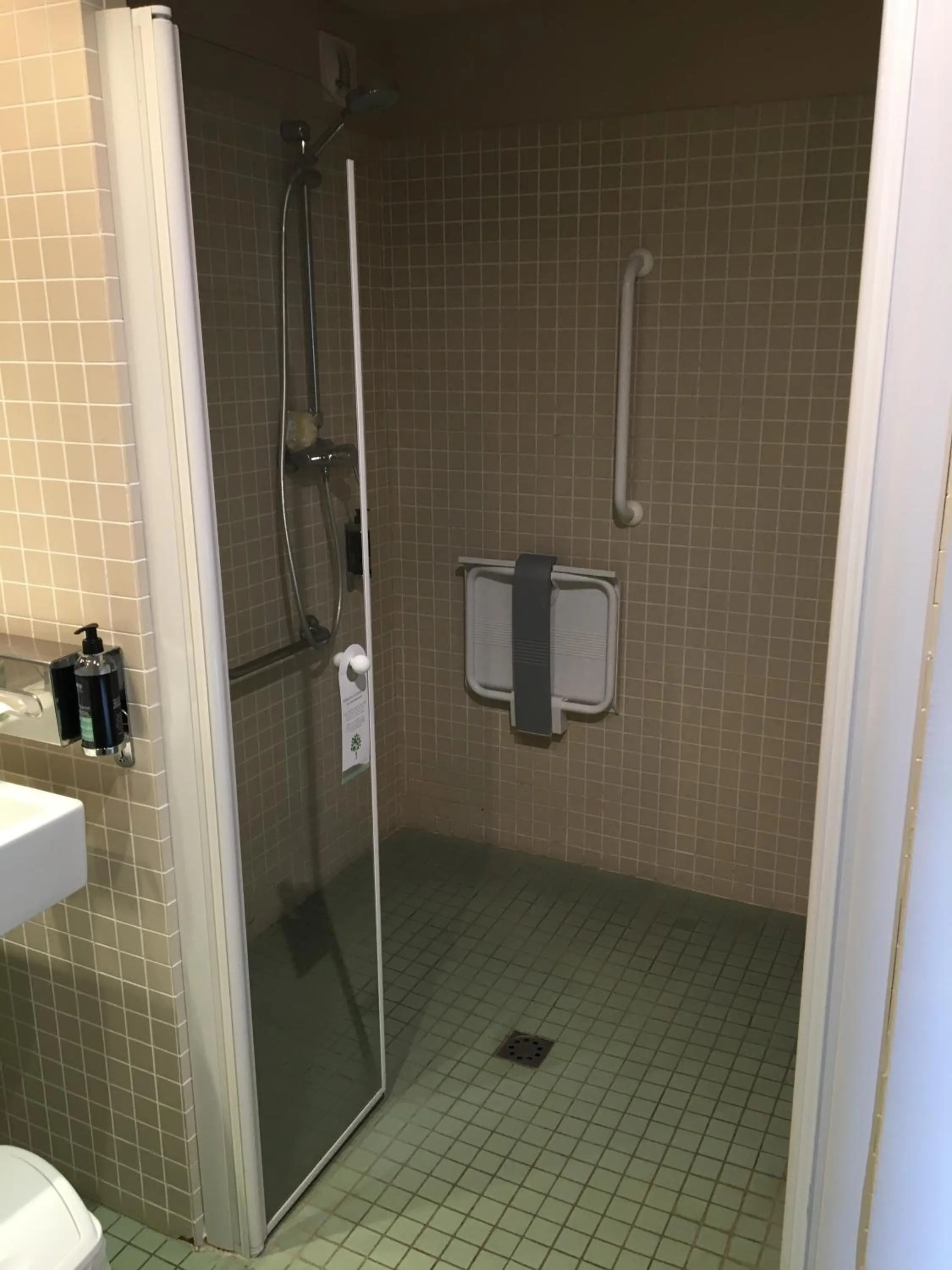 Shower in Hotel du Casino