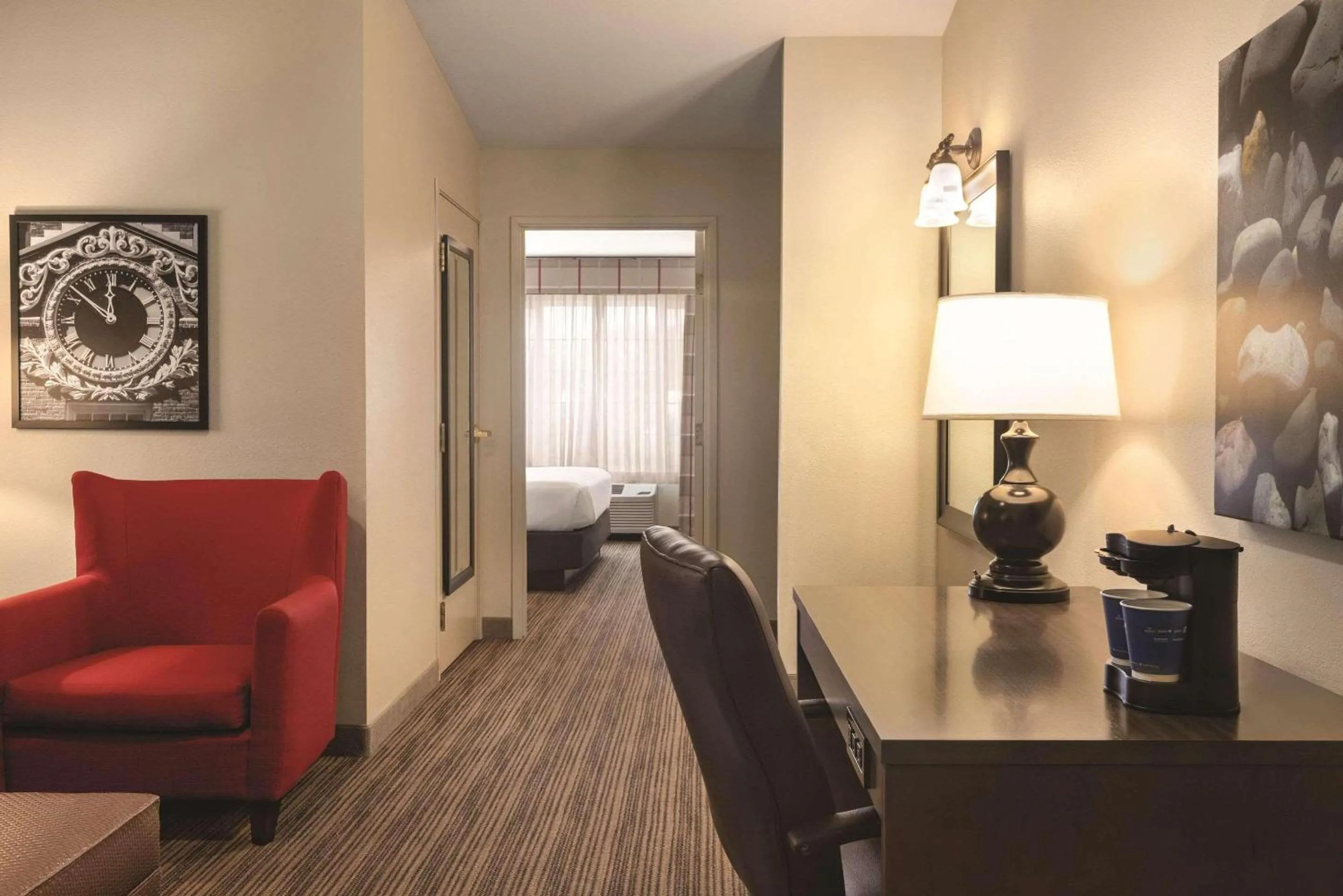 Bedroom in Country Inn & Suites by Radisson, Albert Lea - Austin