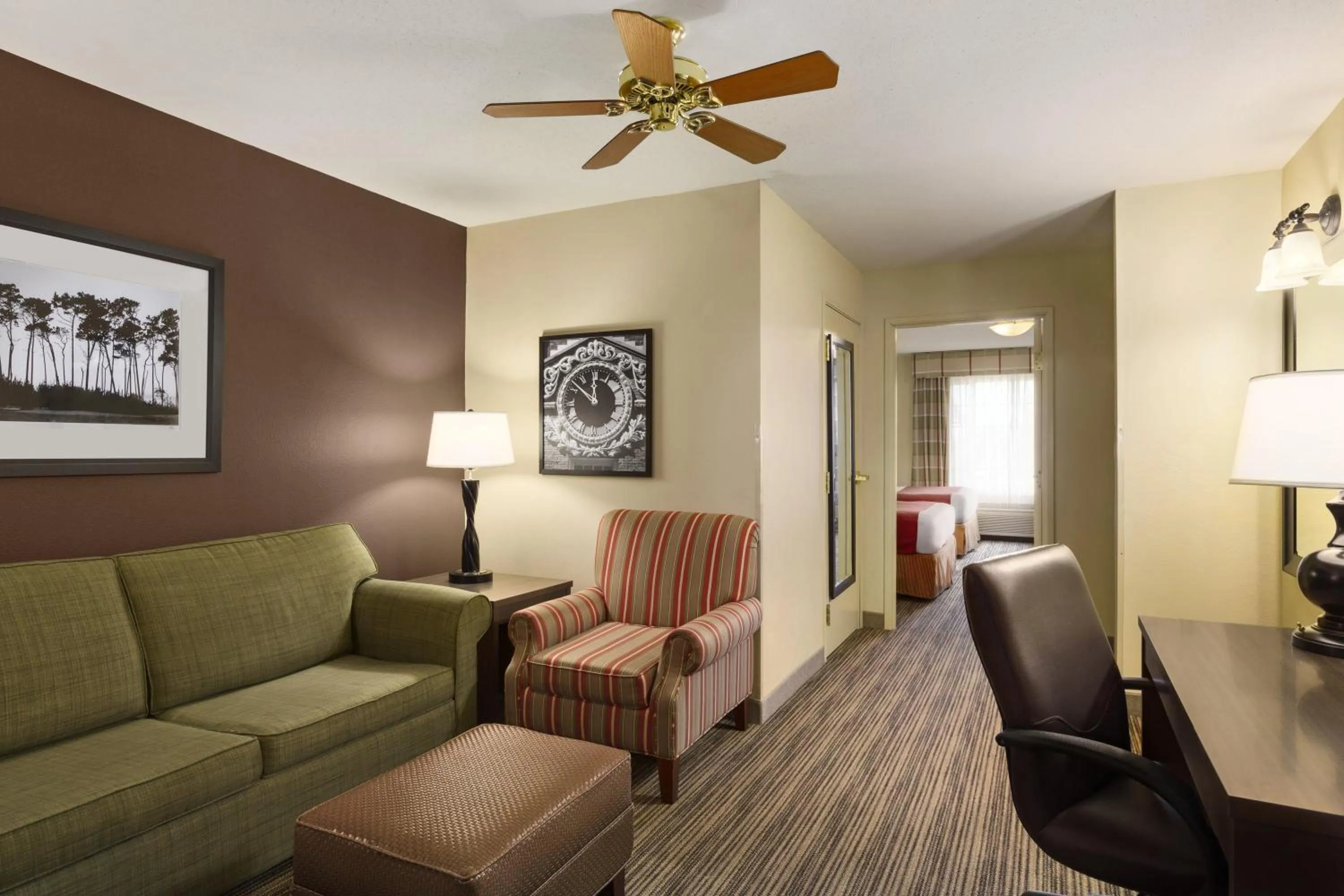 Photo of the whole room in Country Inn & Suites by Radisson, Albert Lea - Austin