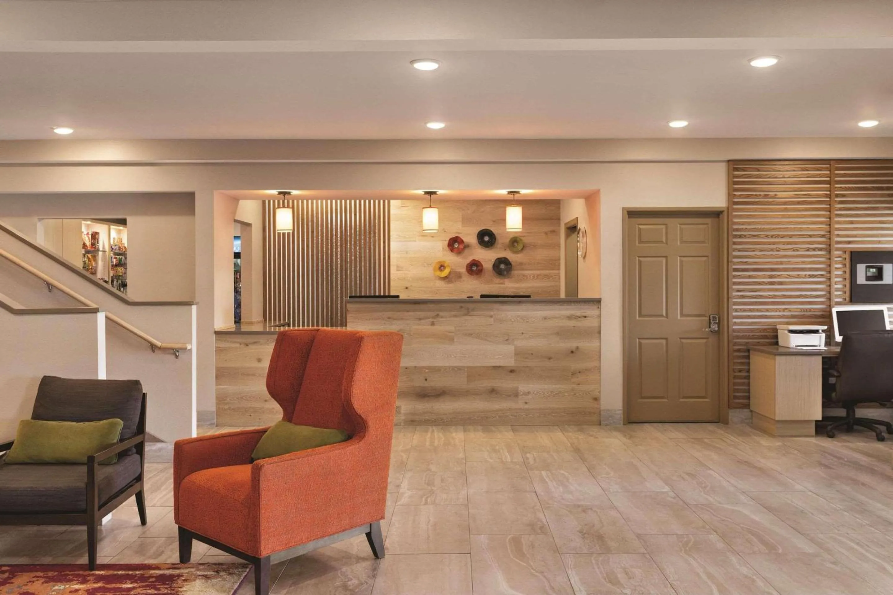 Lobby or reception in Country Inn & Suites by Radisson, Albert Lea - Austin