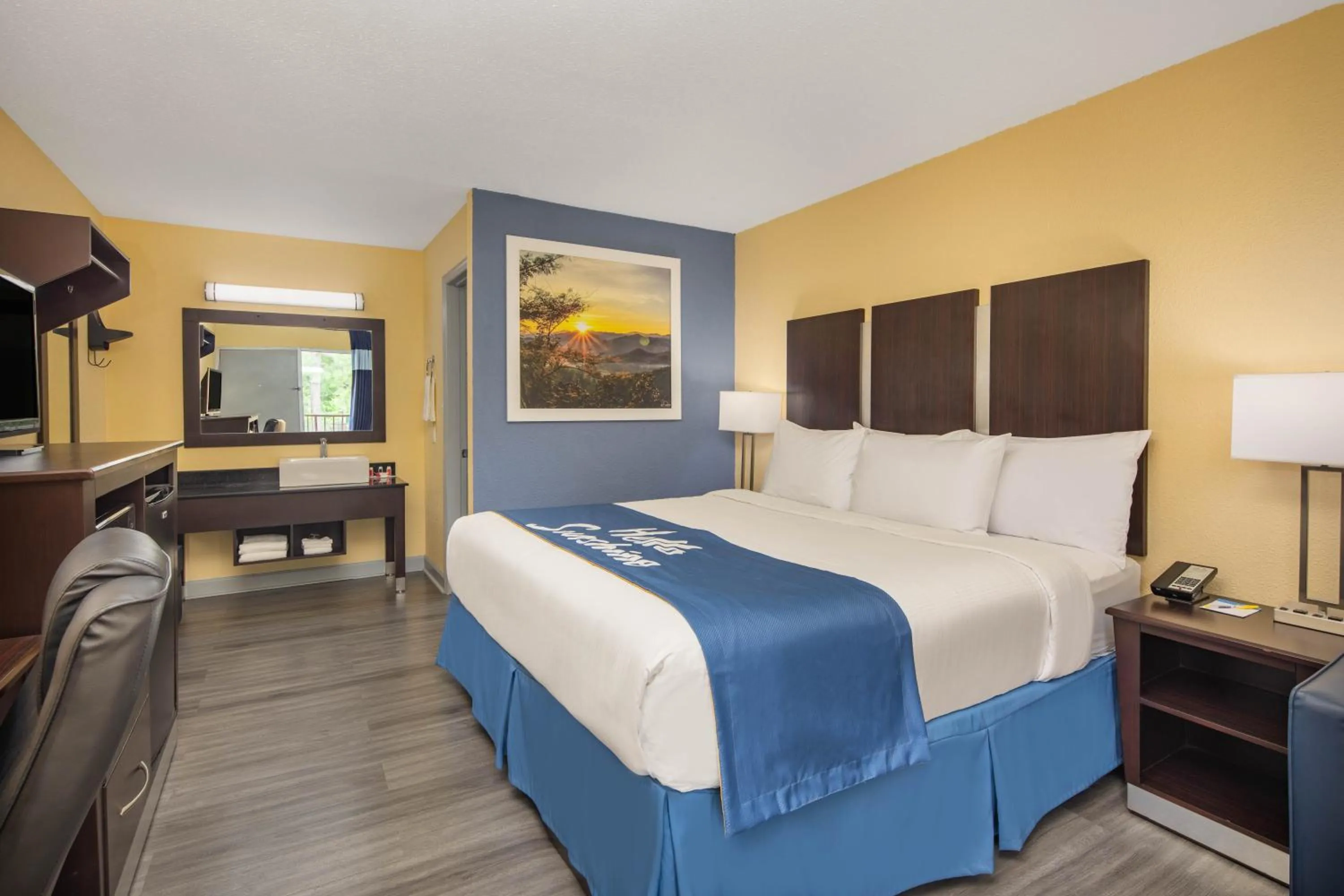 Bed in Days Inn by Wyndham Muscle Shoals