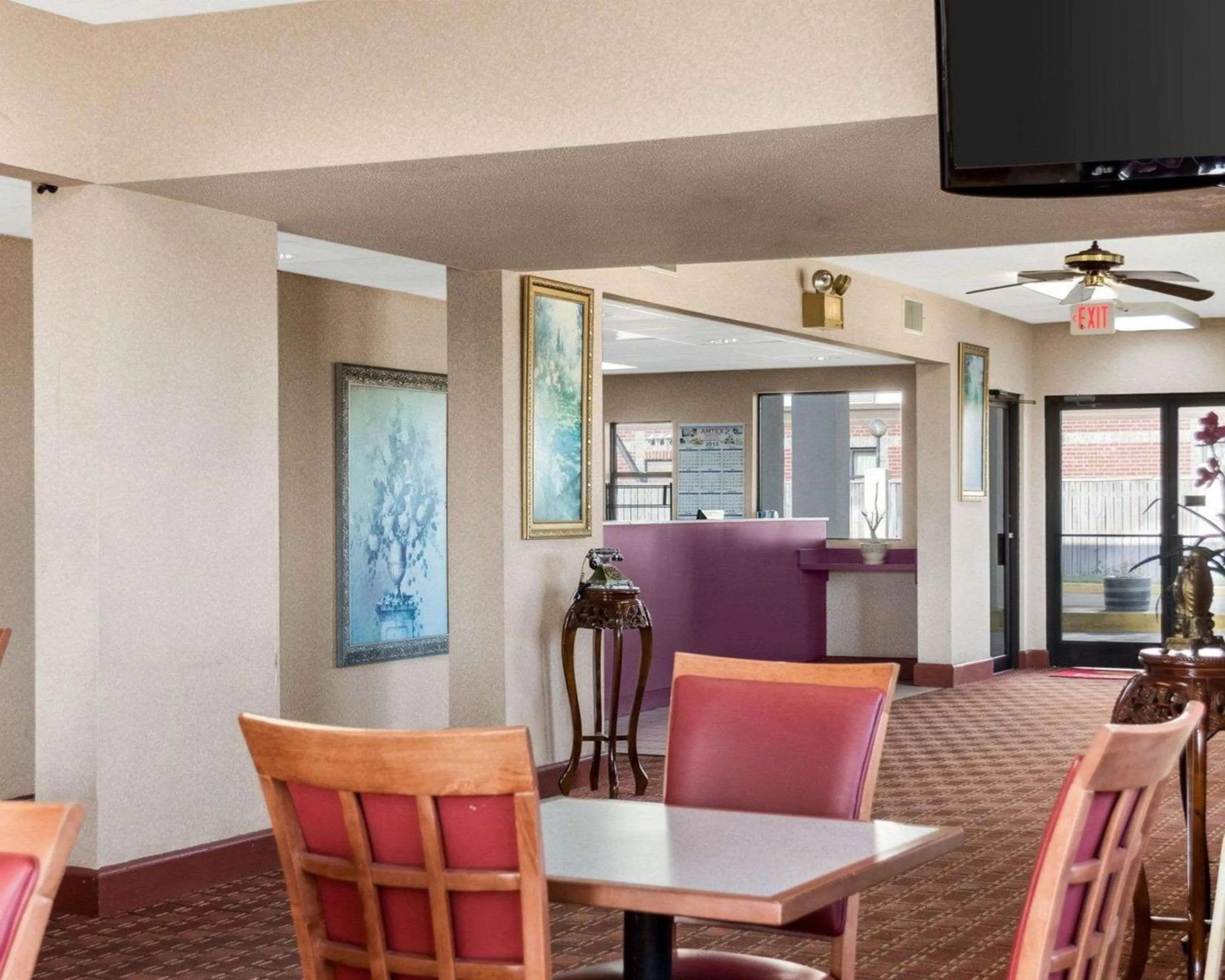 Restaurant/places to eat in Econo Lodge Greenville