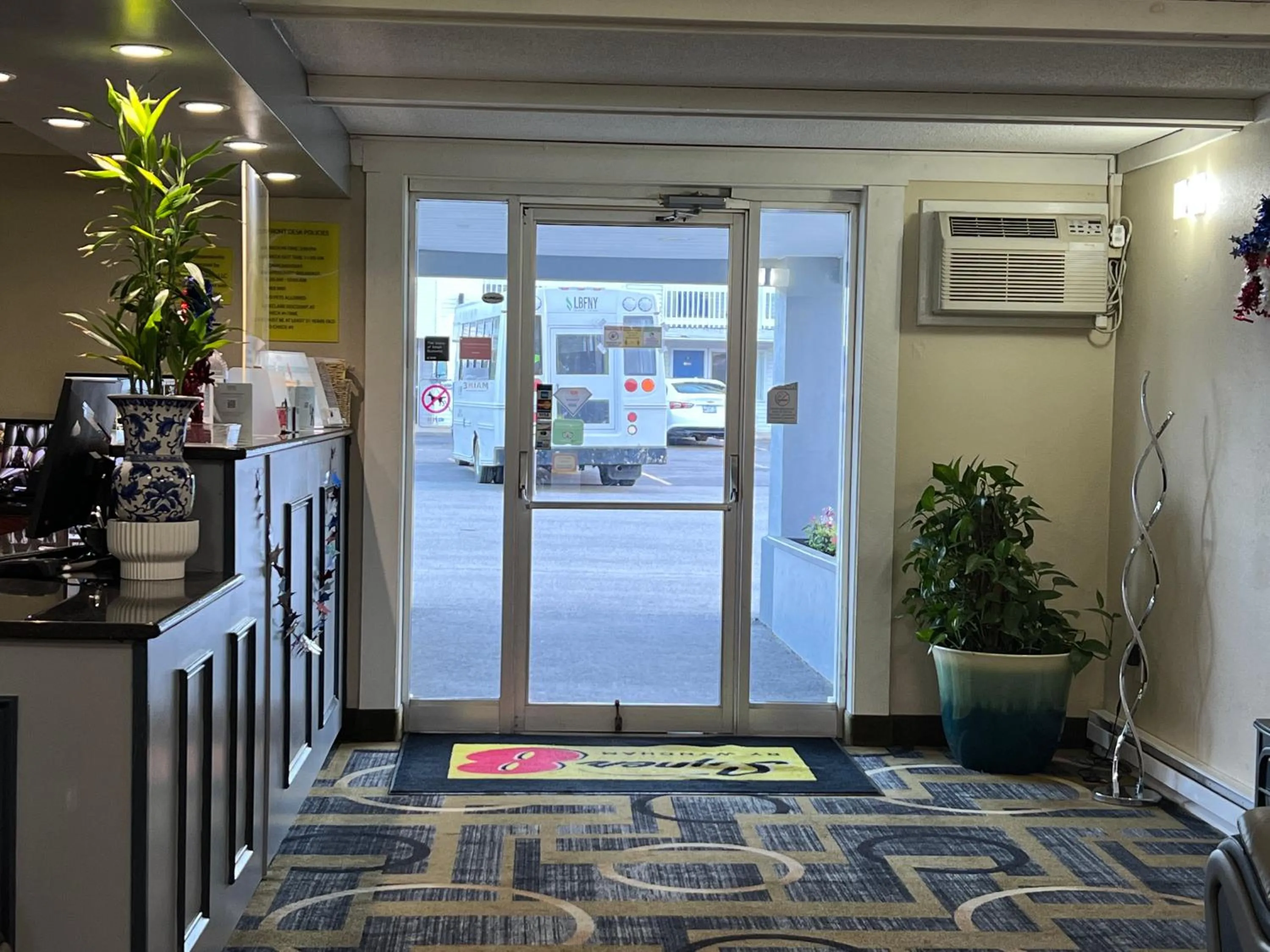 Lobby or reception in Super 8 by Wyndham Bangor