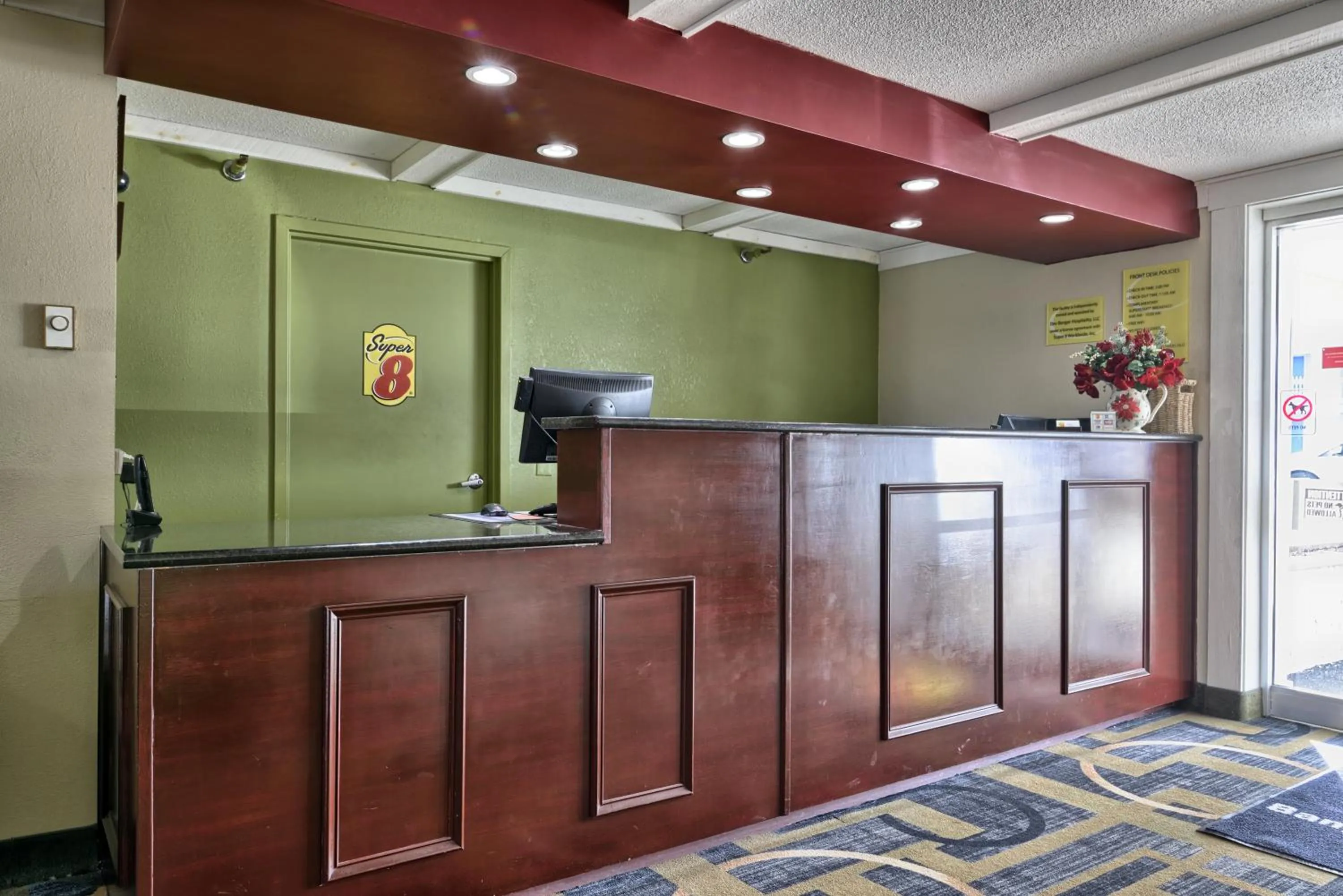 Lobby or reception in Super 8 by Wyndham Bangor