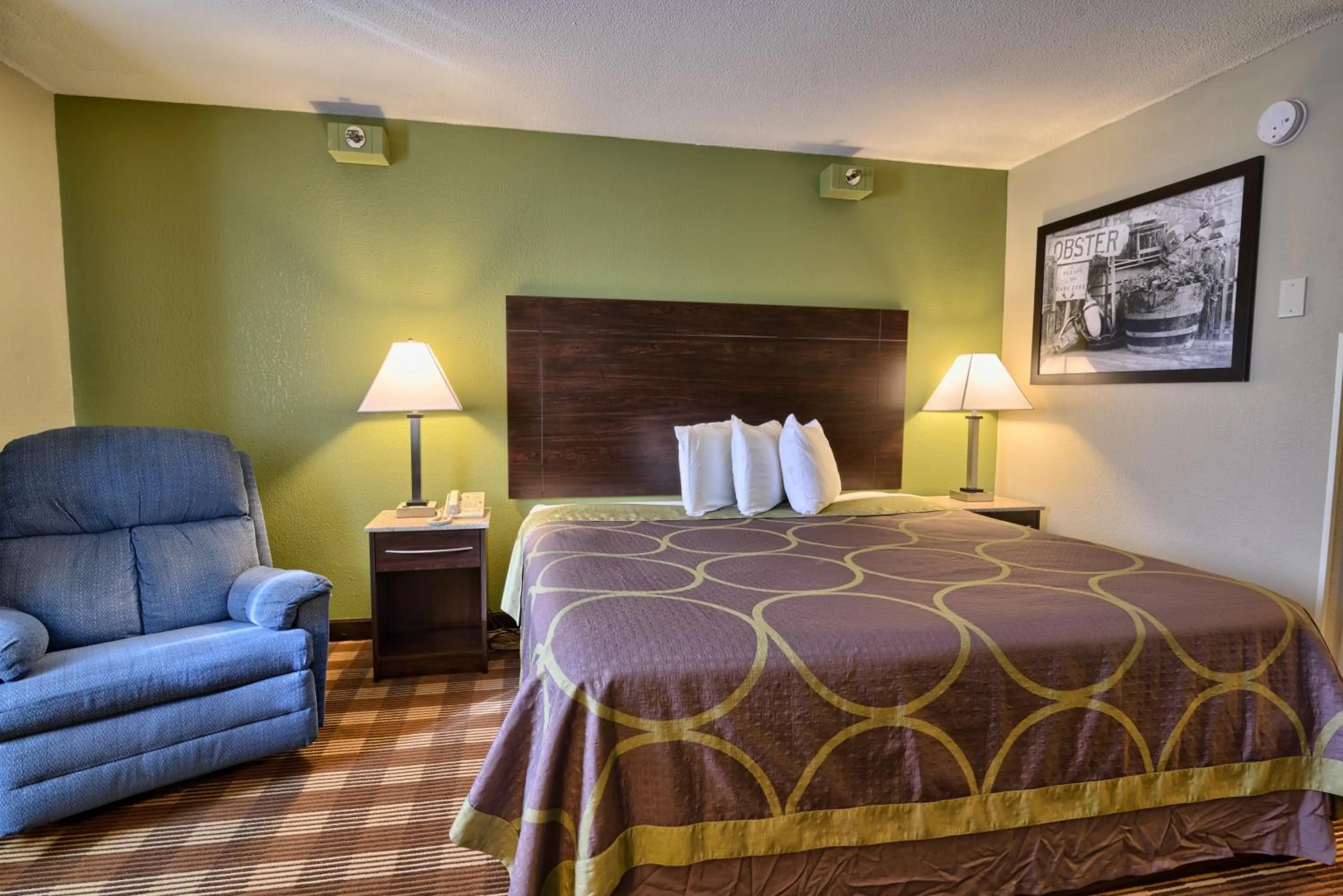 Bedroom, Bed in Super 8 by Wyndham Bangor