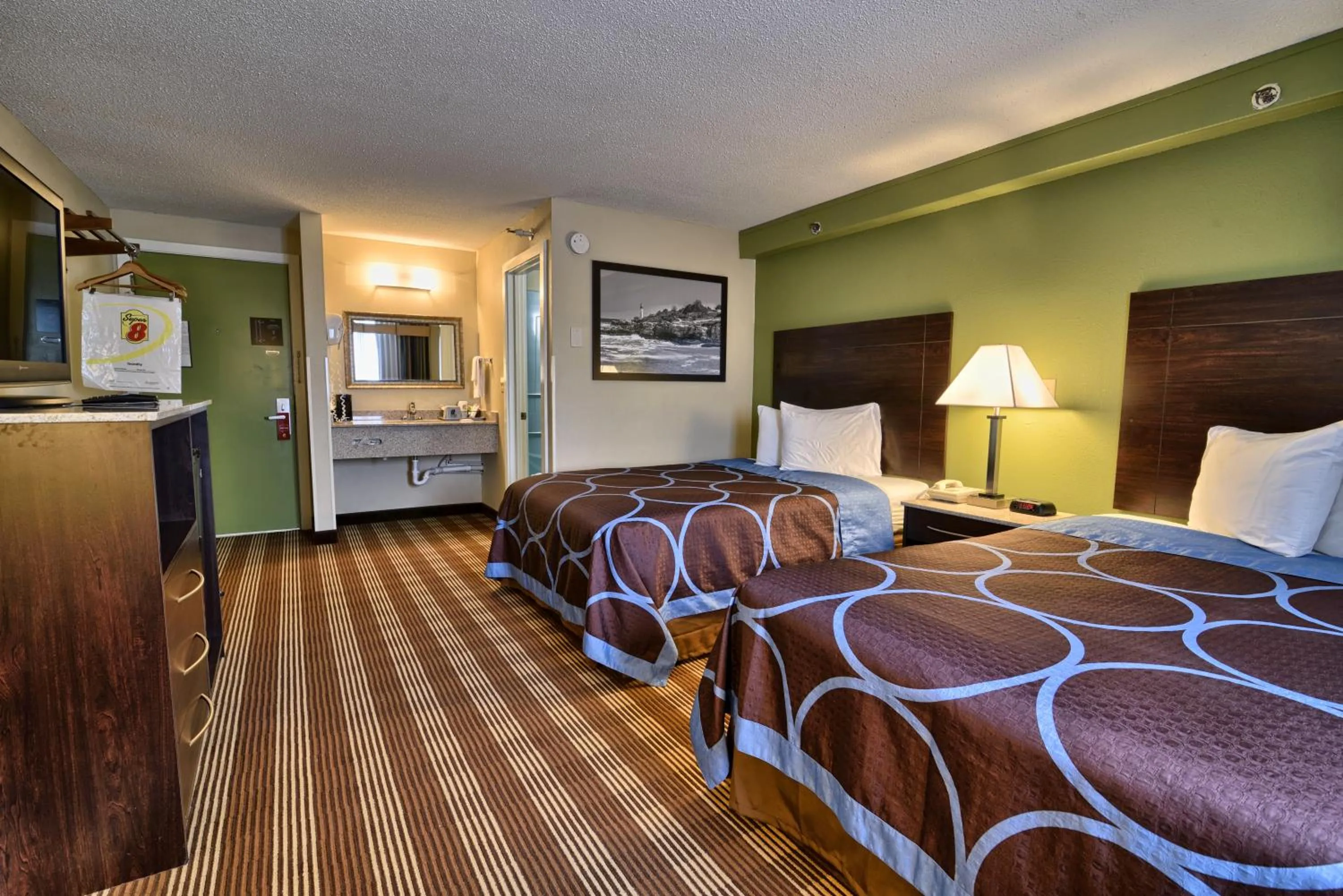 Photo of the whole room, Bed in Super 8 by Wyndham Bangor