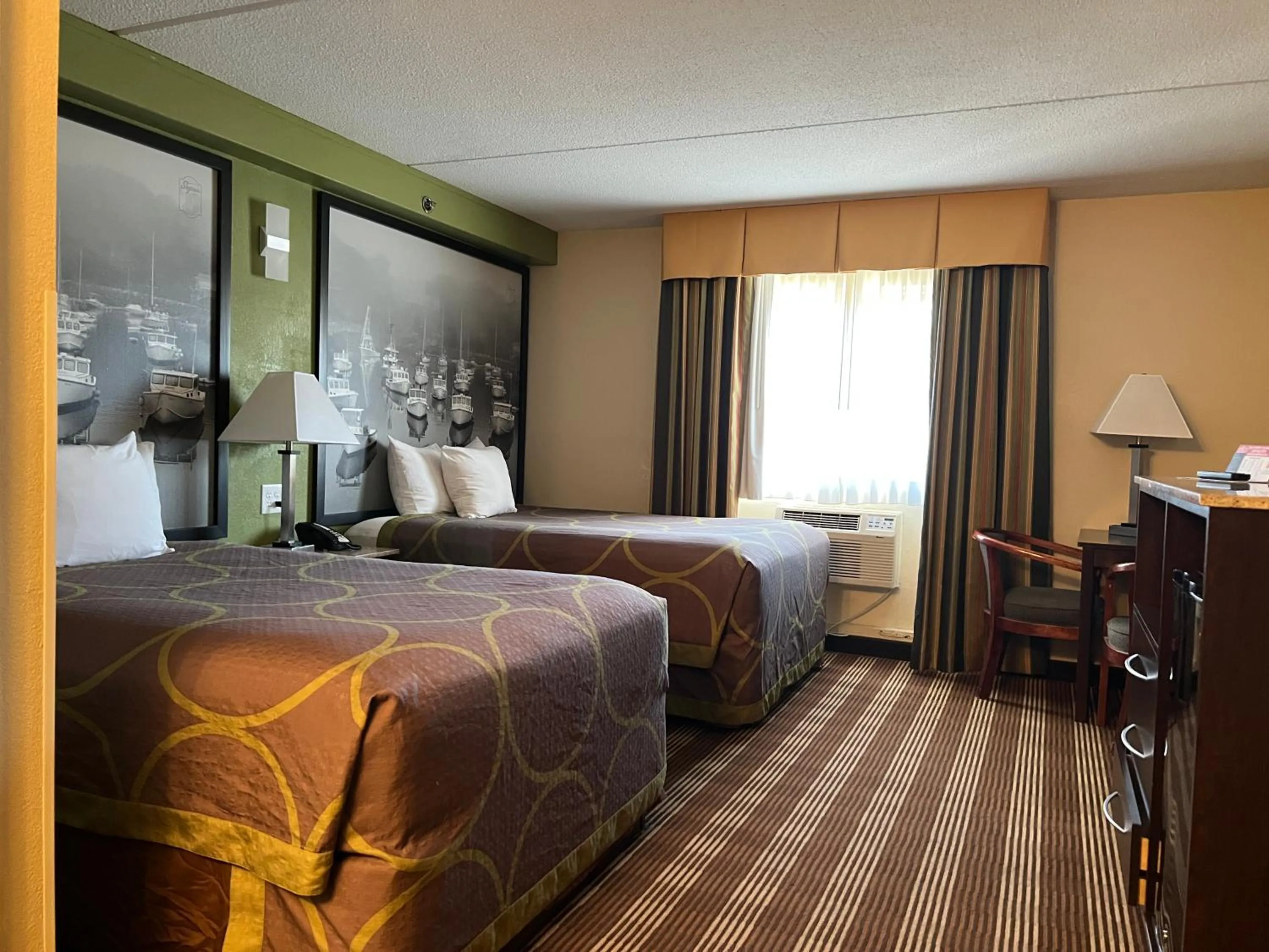 Bed in Super 8 by Wyndham Bangor