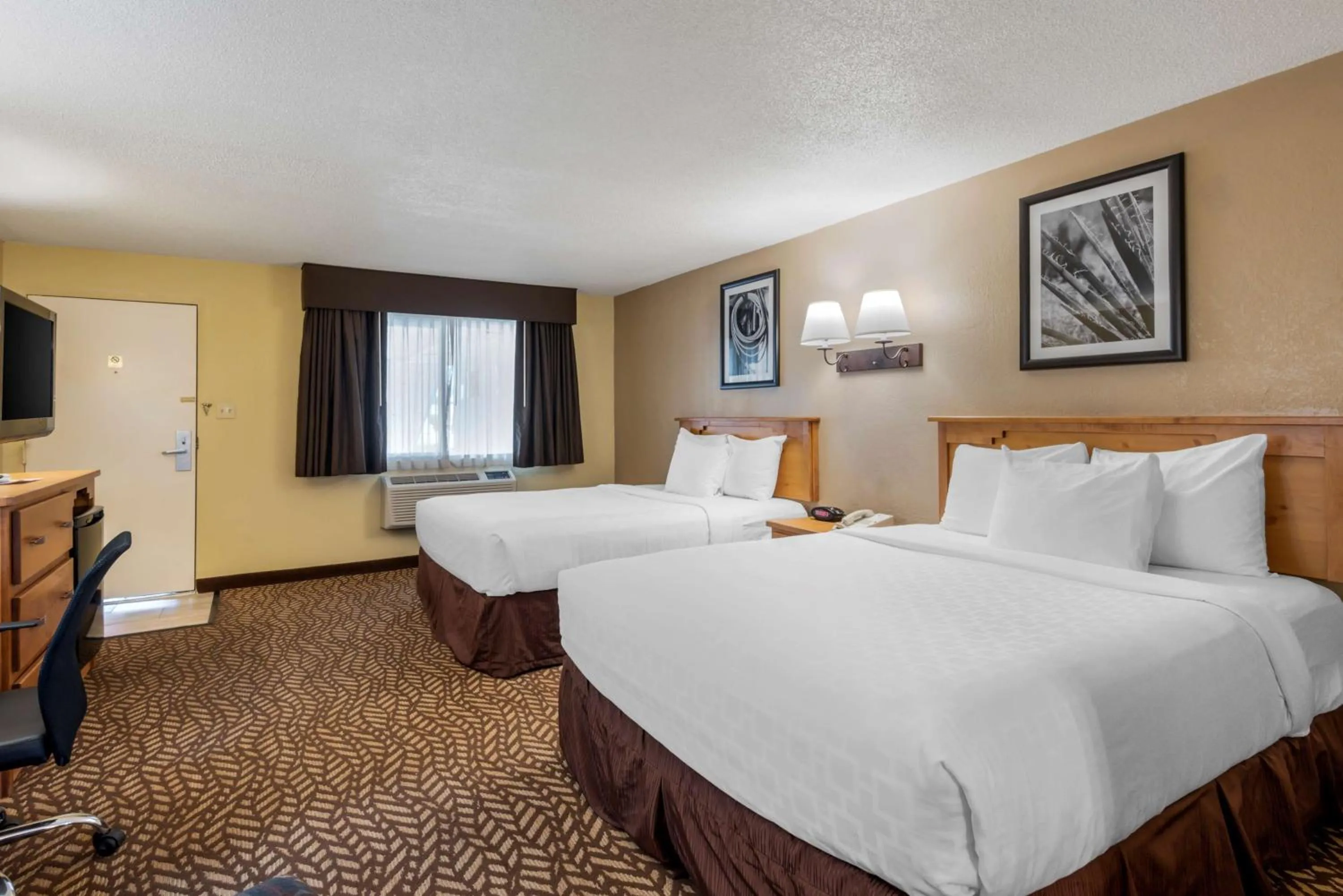 Bedroom in Best Western Turquoise Inn & Suites