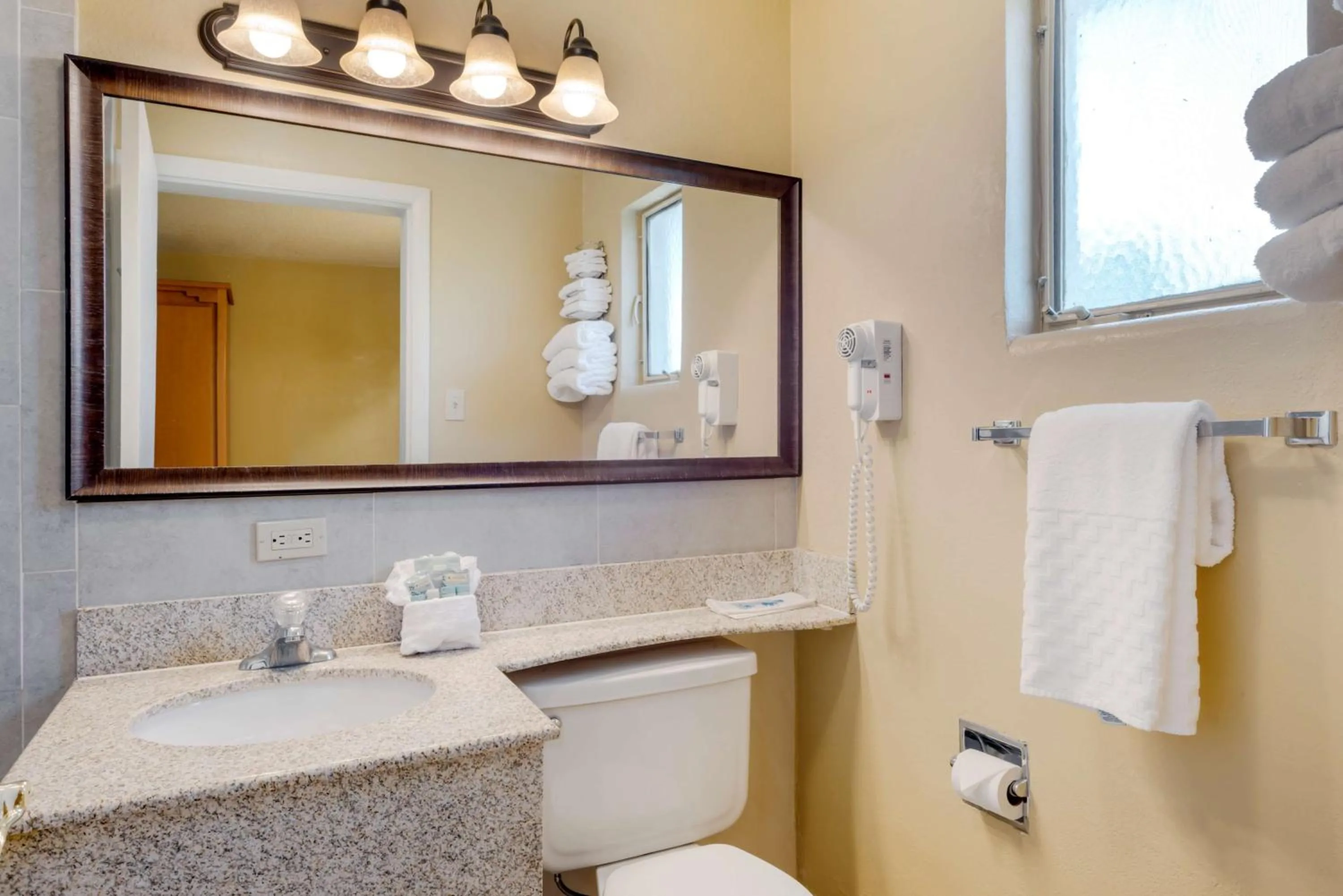 Bathroom in Best Western Turquoise Inn & Suites