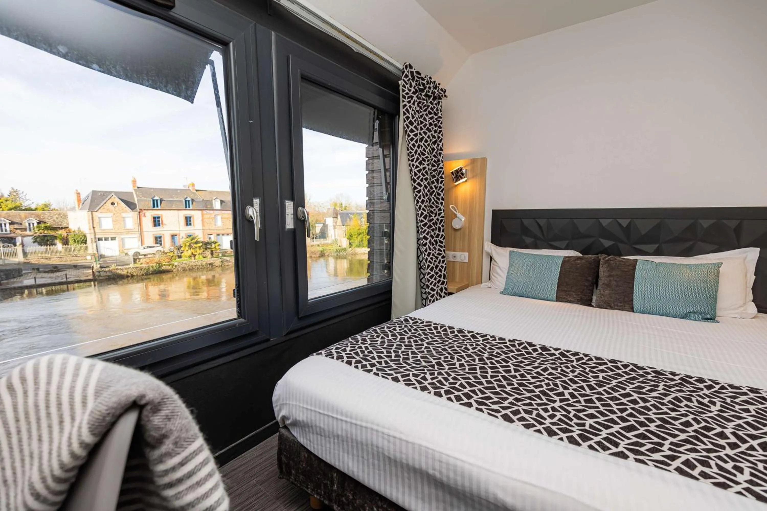 Bedroom, Bed in Best Western Le Moulin de Ducey