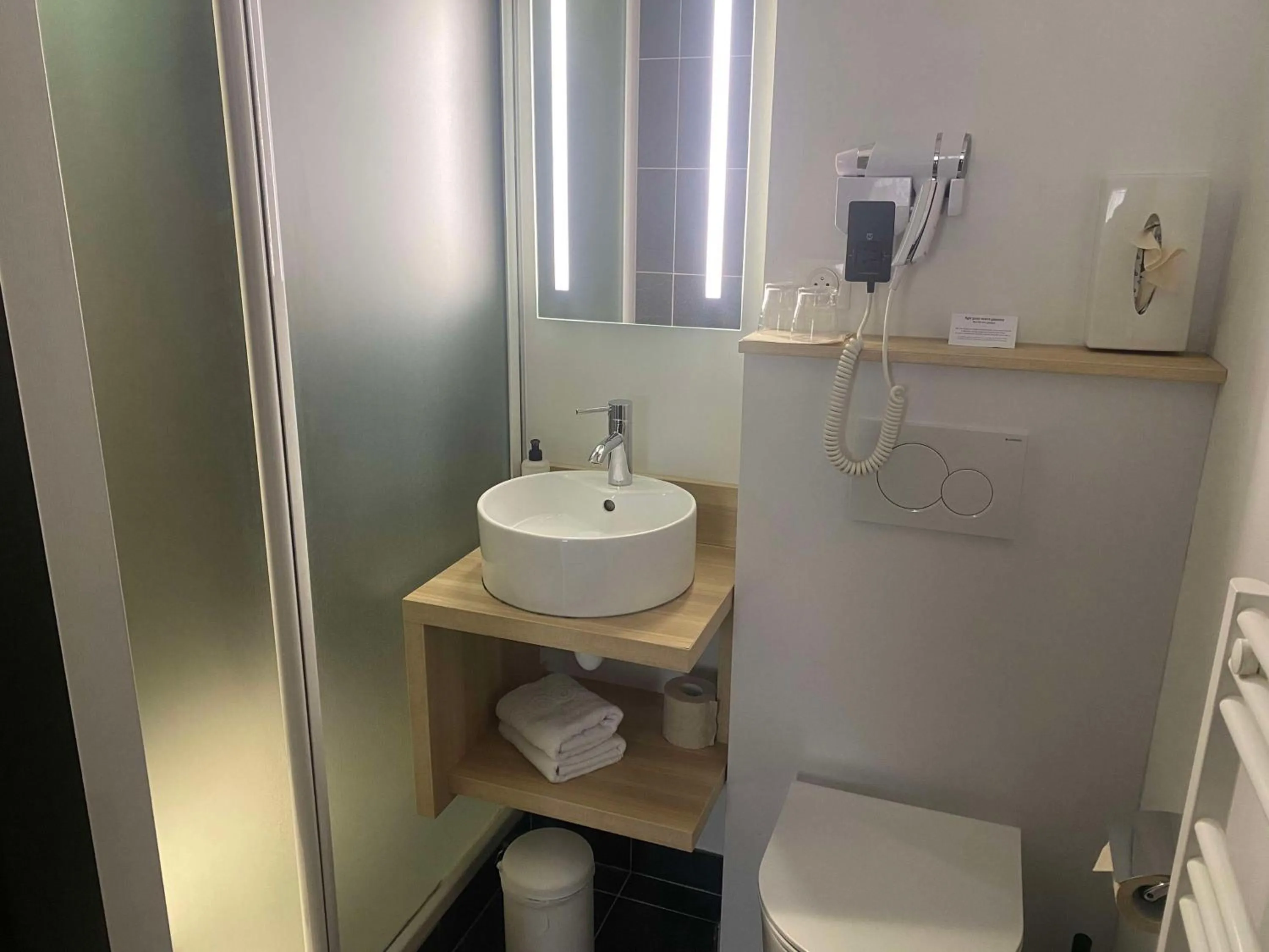 Bathroom in Best Western Le Moulin de Ducey