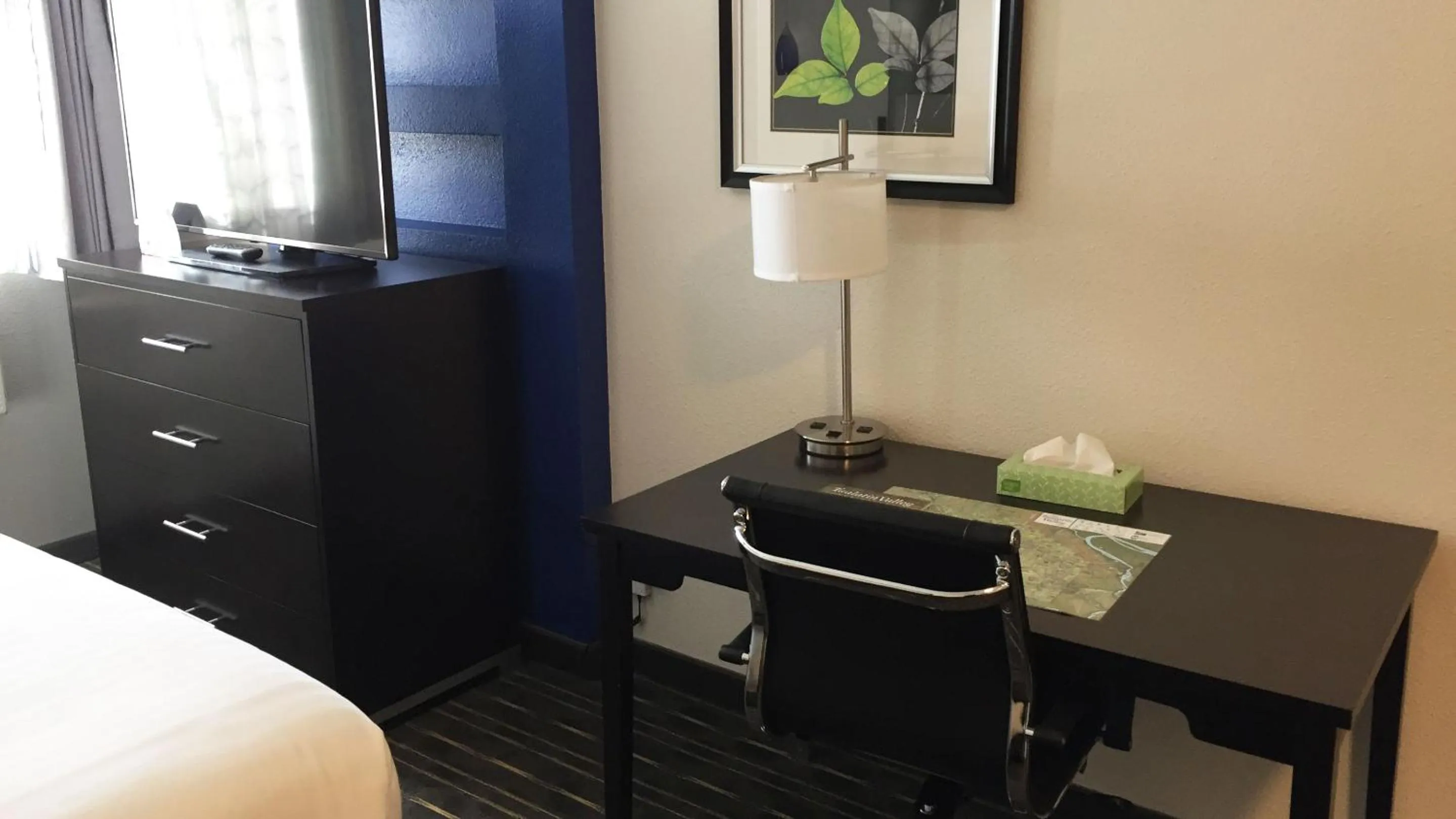 Bedroom, Bed in Comfort Inn & Suites Tigard near Washington Square