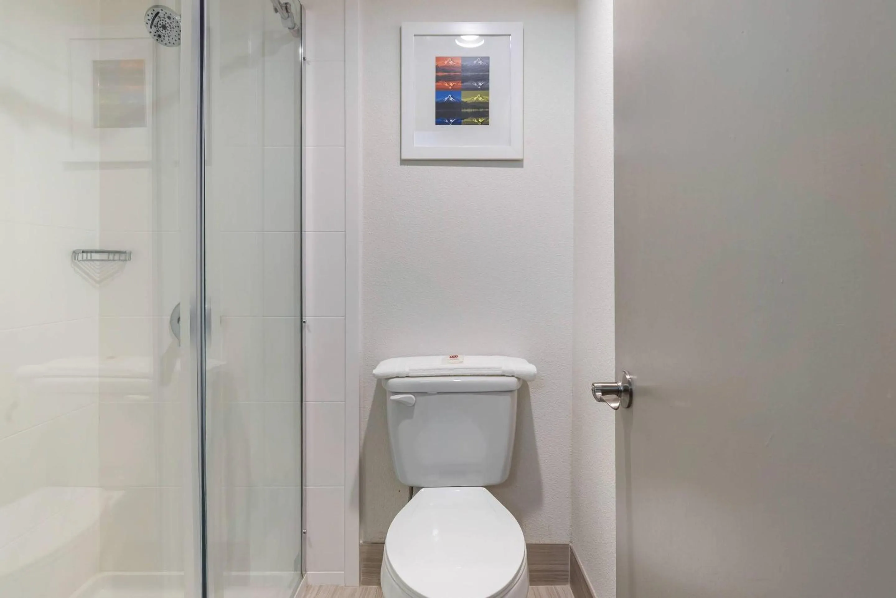 Bedroom in Comfort Inn & Suites Tigard near Washington Square