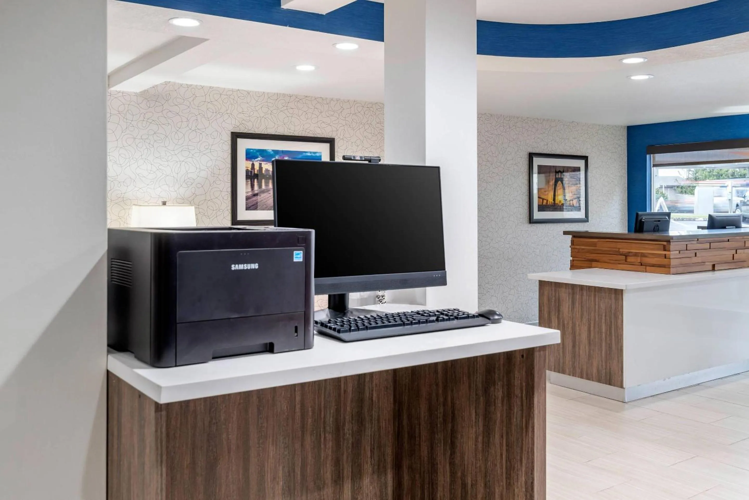 Business facilities in Comfort Inn & Suites Tigard near Washington Square