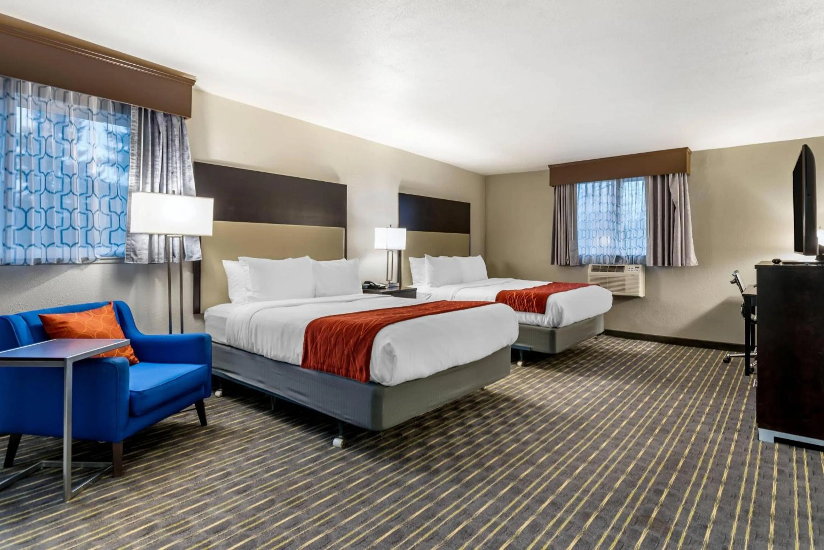 Bedroom, Bed in Comfort Inn & Suites Tigard near Washington Square