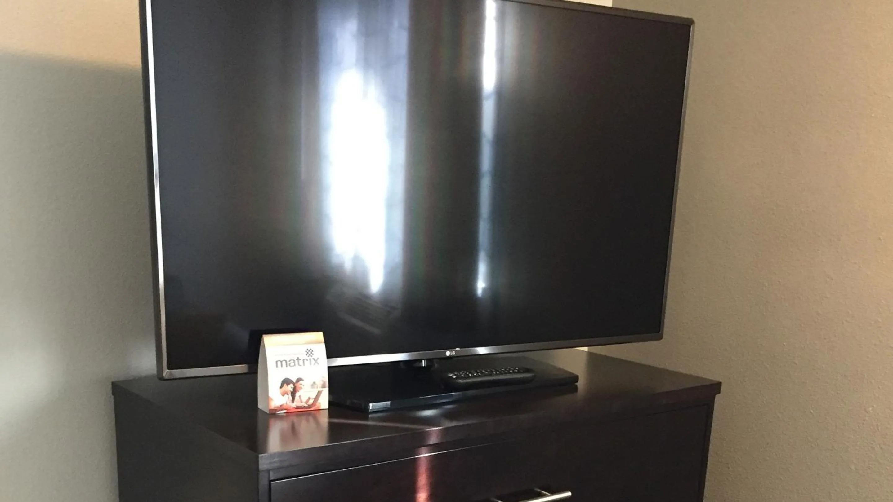 TV and multimedia in Comfort Inn & Suites Tigard near Washington Square