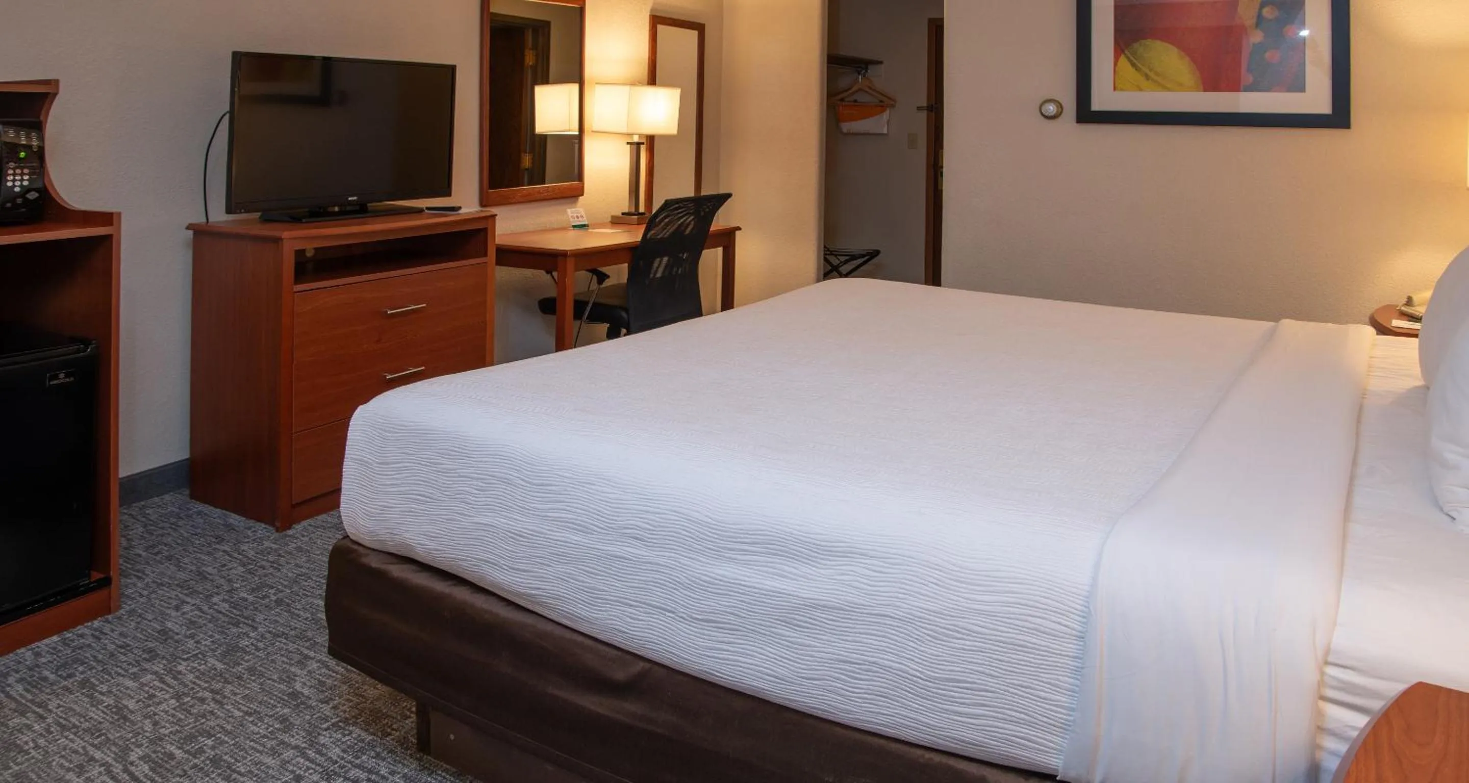 Bed in Quality Inn Stadium Area Green Bay Stadium