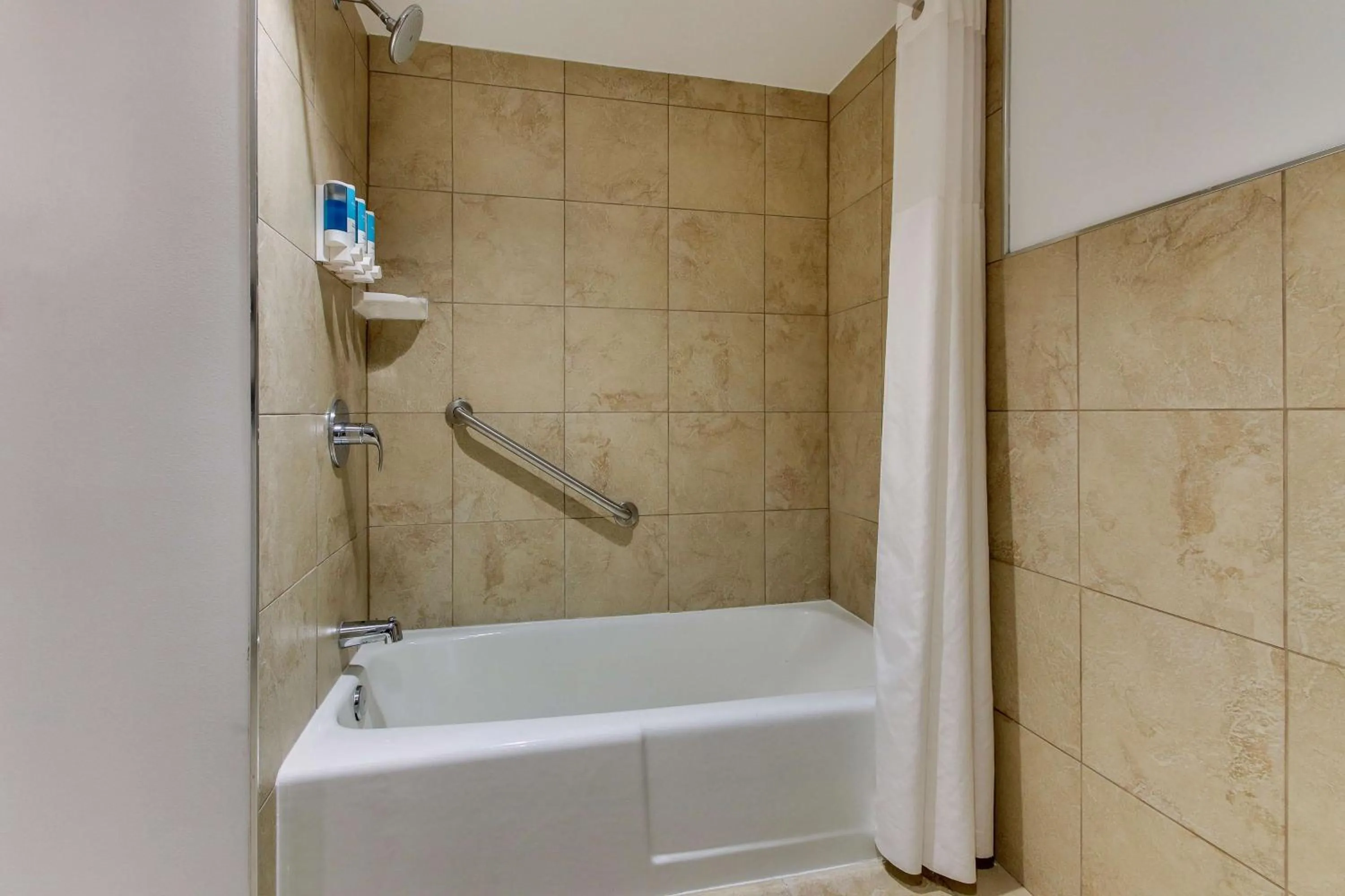 Bathroom in Drury Inn & Suites Poplar Bluff