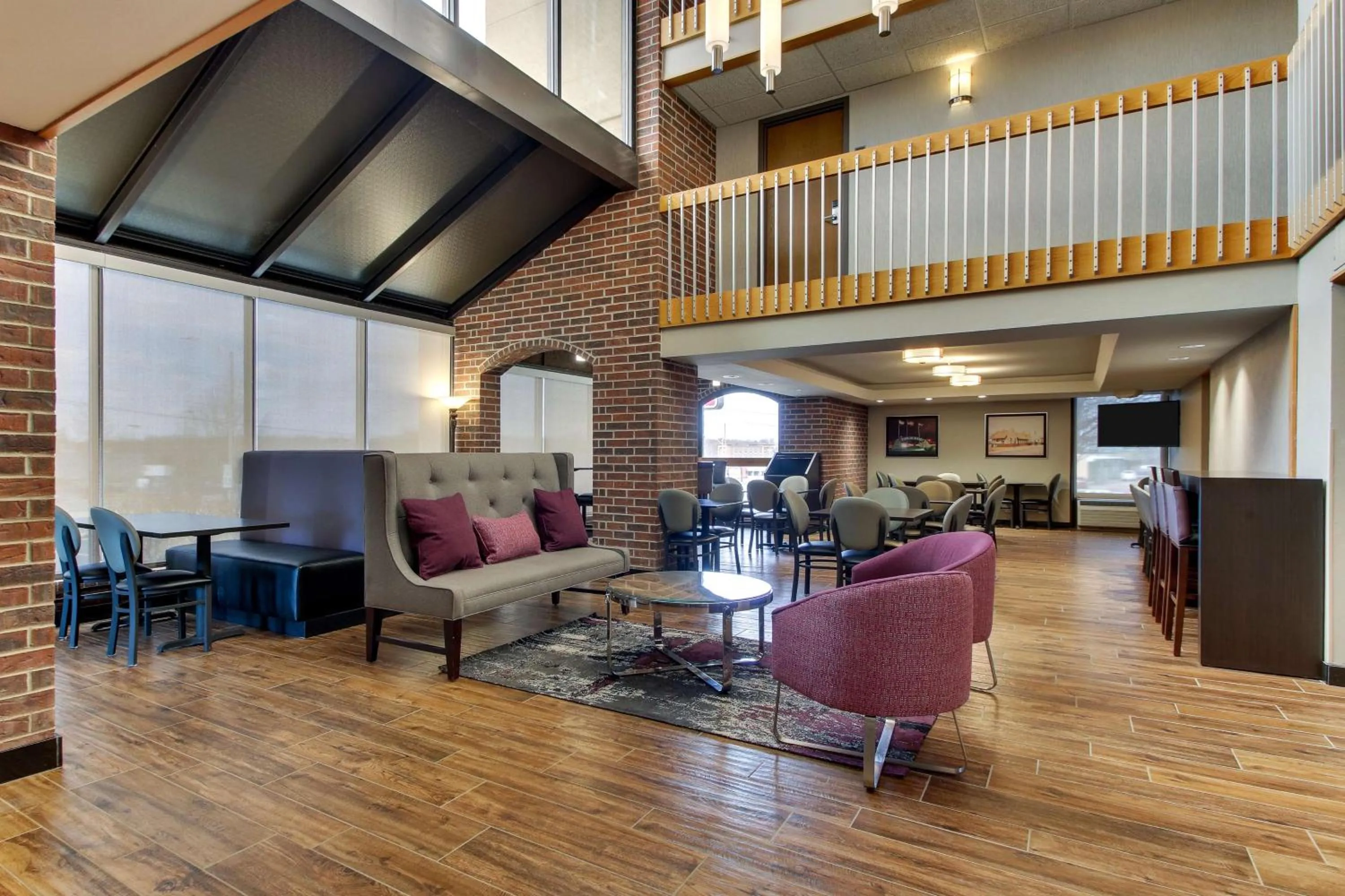 Lobby or reception in Drury Inn & Suites Poplar Bluff