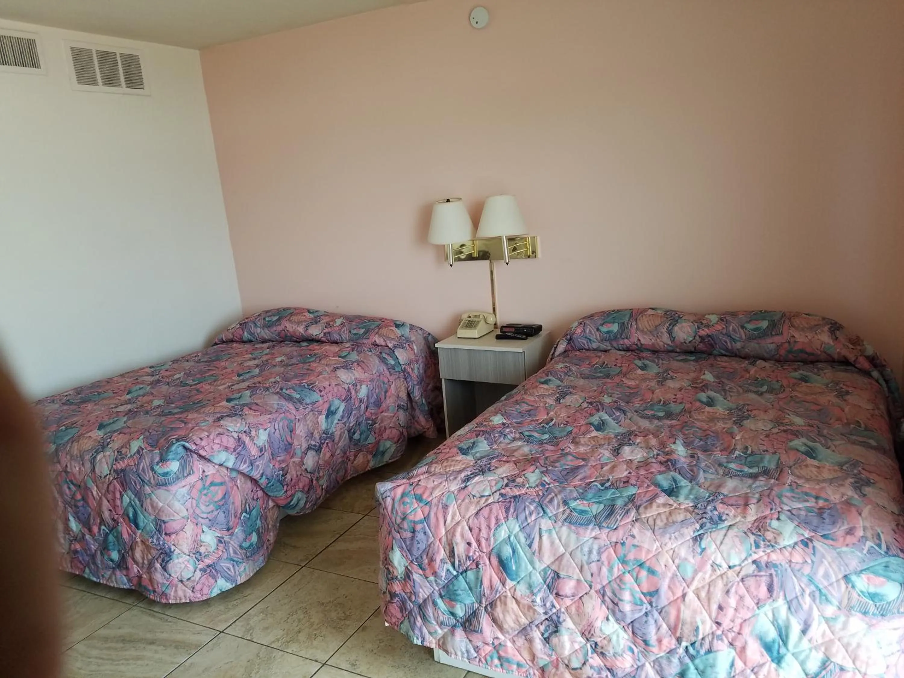Bed in Beach Terrace Motor Inn