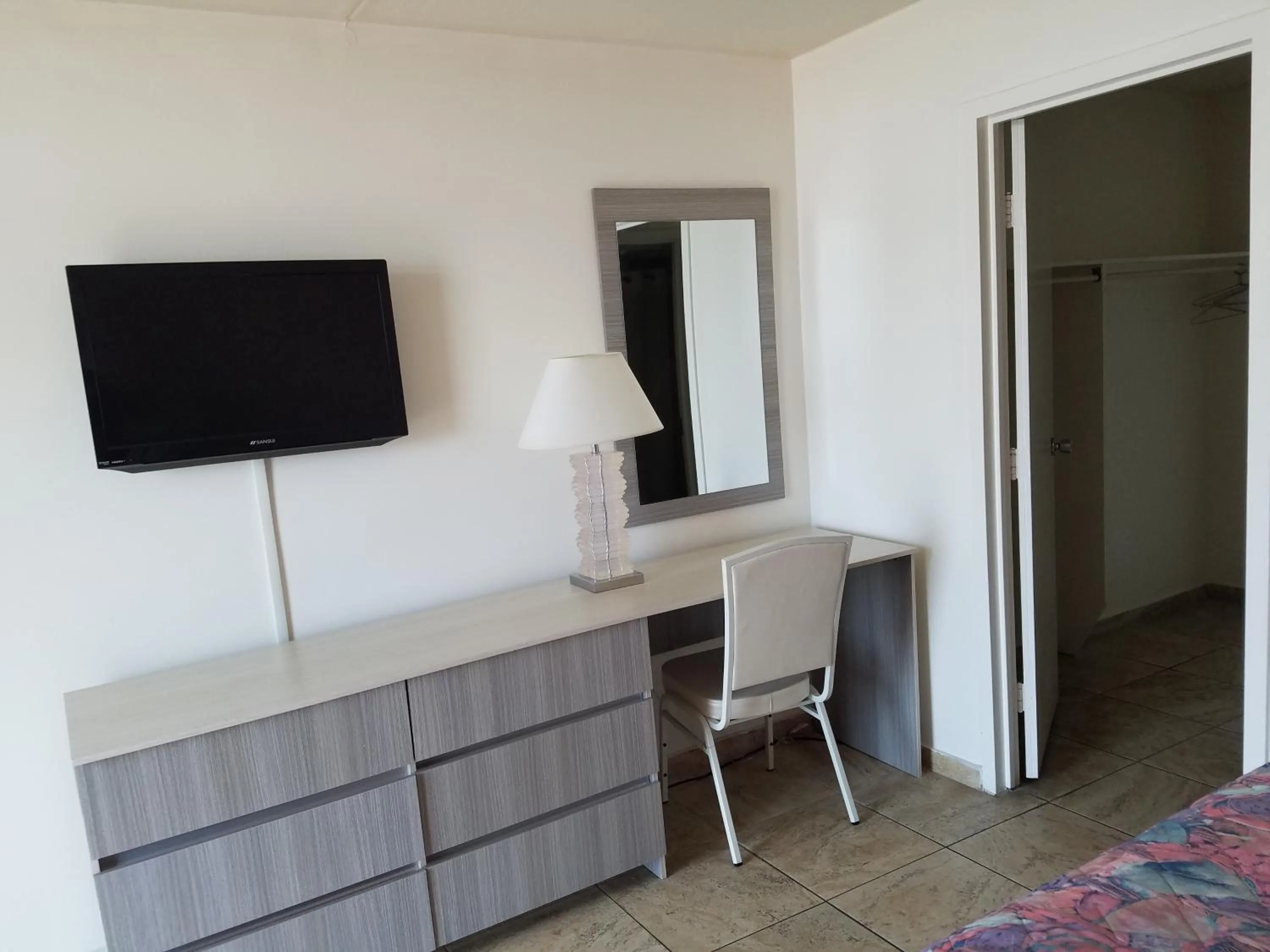 Bed in Beach Terrace Motor Inn