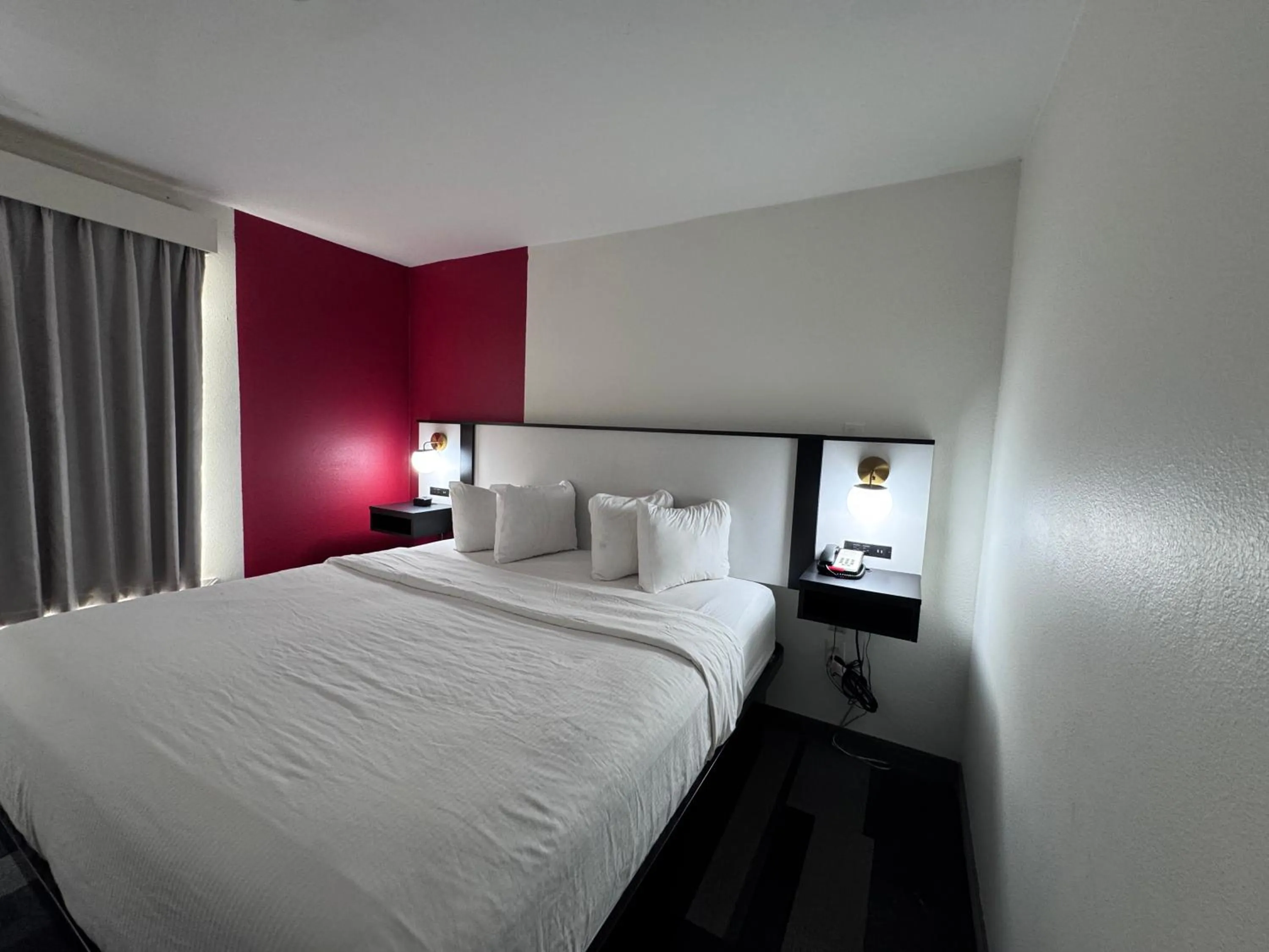 Bed in Ramada by Wyndham Sparta/At Speedway