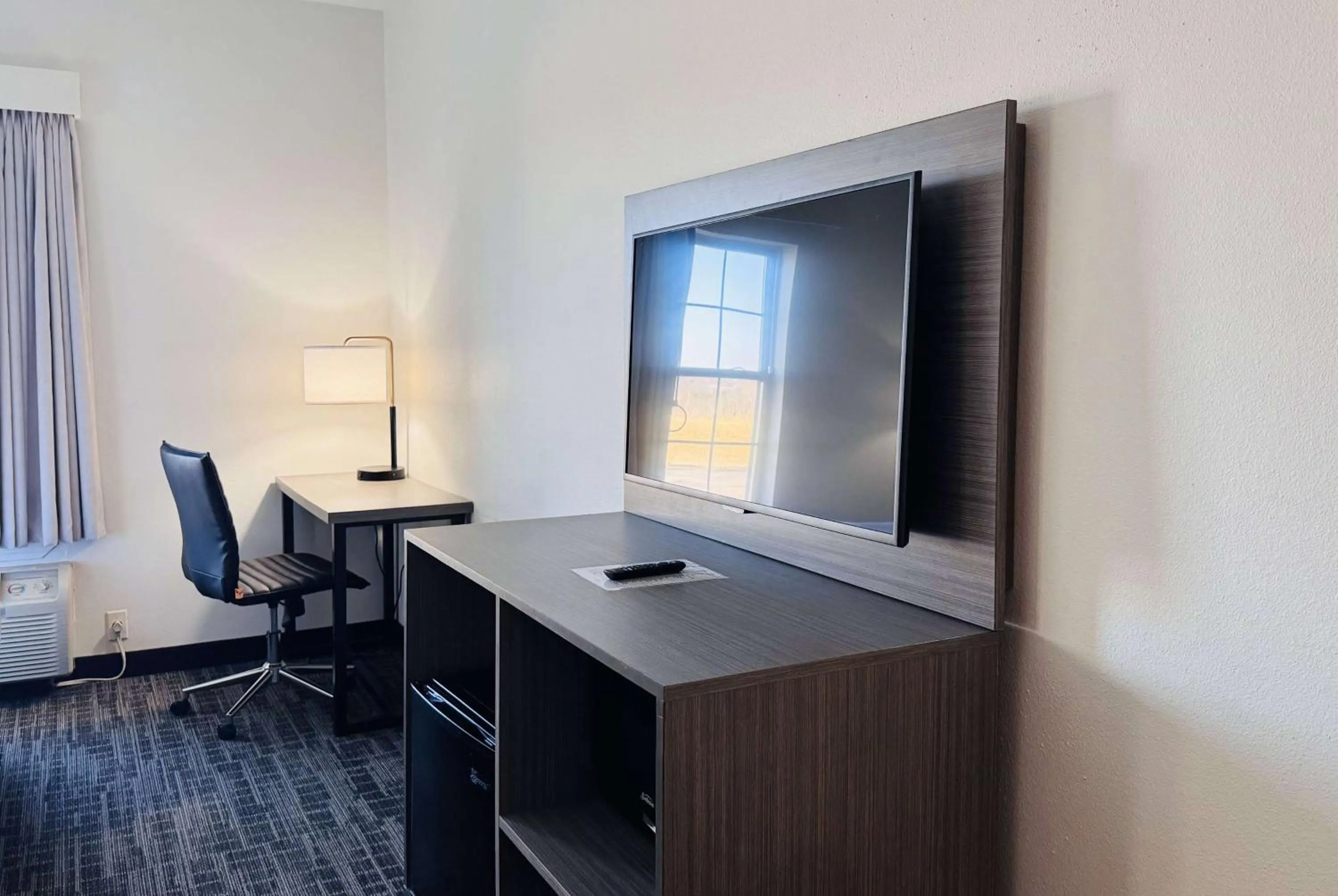 Photo of the whole room in Ramada by Wyndham Sparta/At Speedway