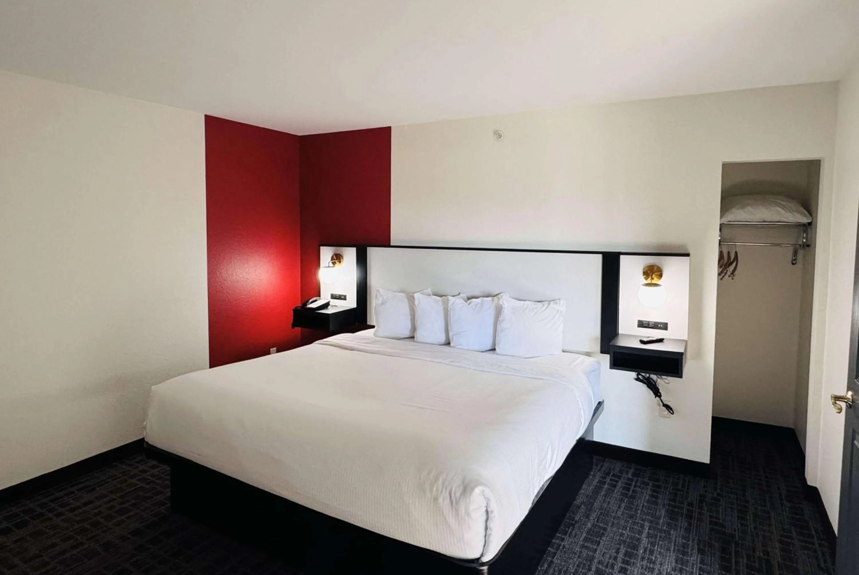 Photo of the whole room, Bed in Ramada by Wyndham Sparta/At Speedway