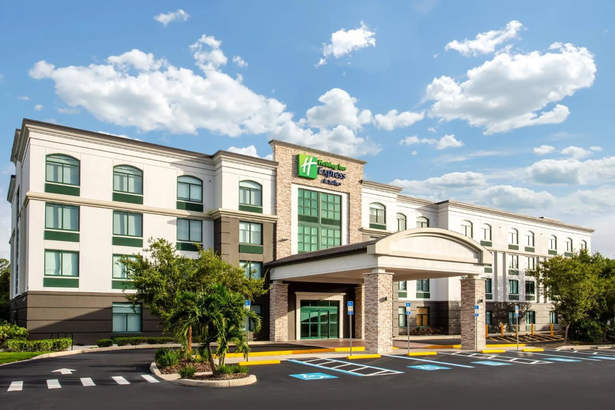 Property building in Holiday Inn Express & Suites Bradenton East-Lakewood Ranch by IHG