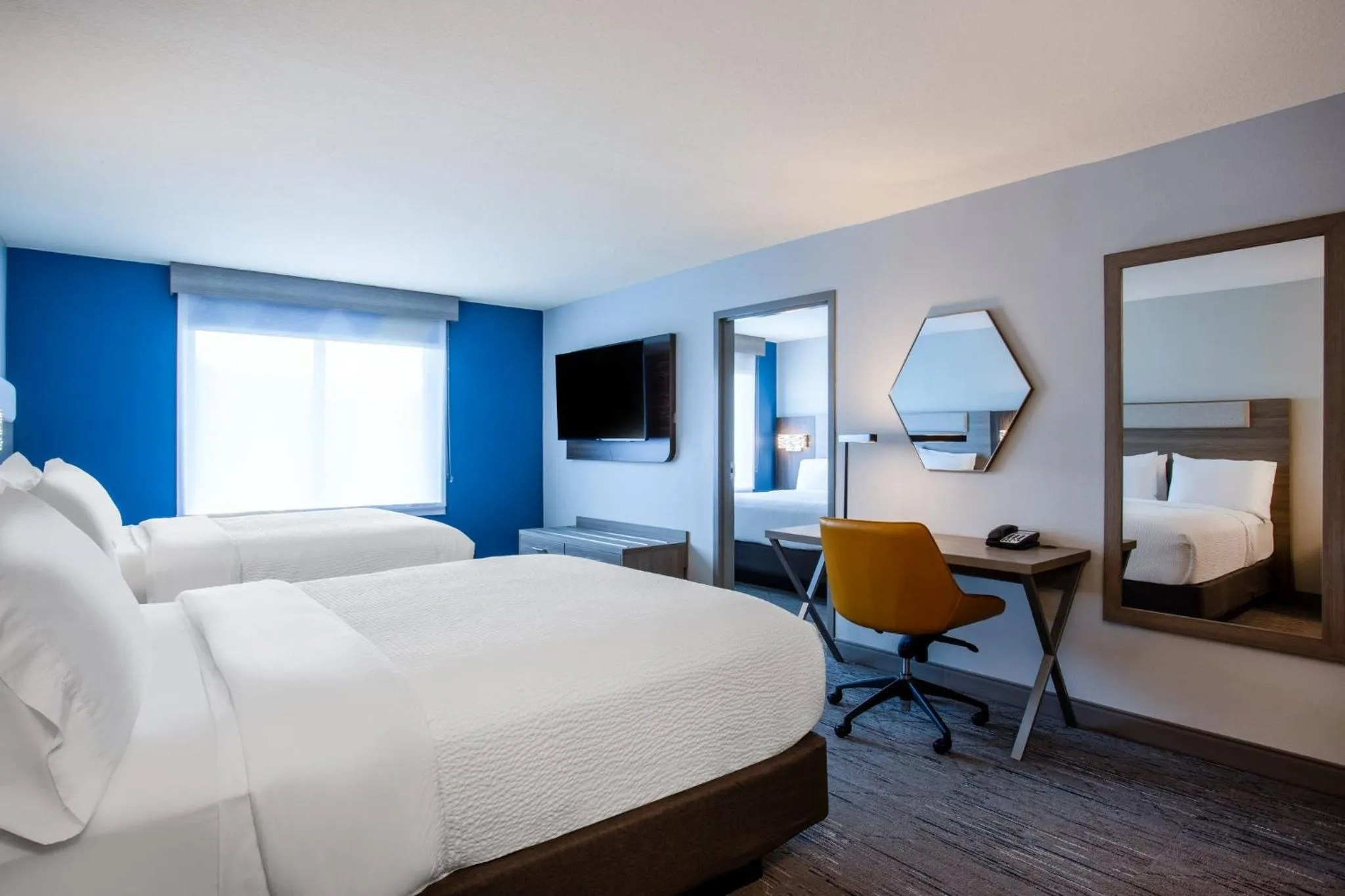 Photo of the whole room, Bed in Holiday Inn Express & Suites Bradenton East-Lakewood Ranch by IHG