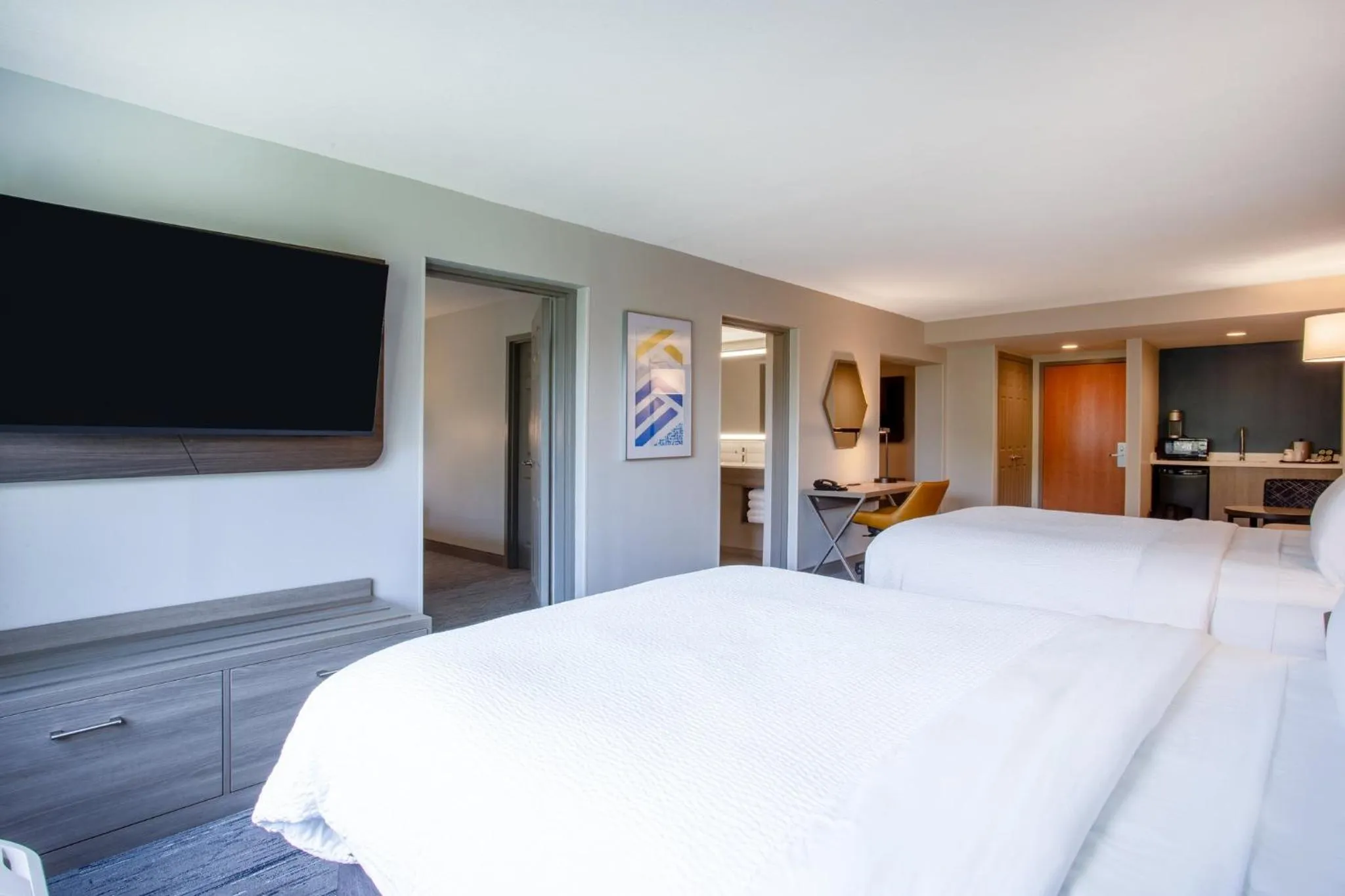 Photo of the whole room, Bed in Holiday Inn Express & Suites Bradenton East-Lakewood Ranch by IHG