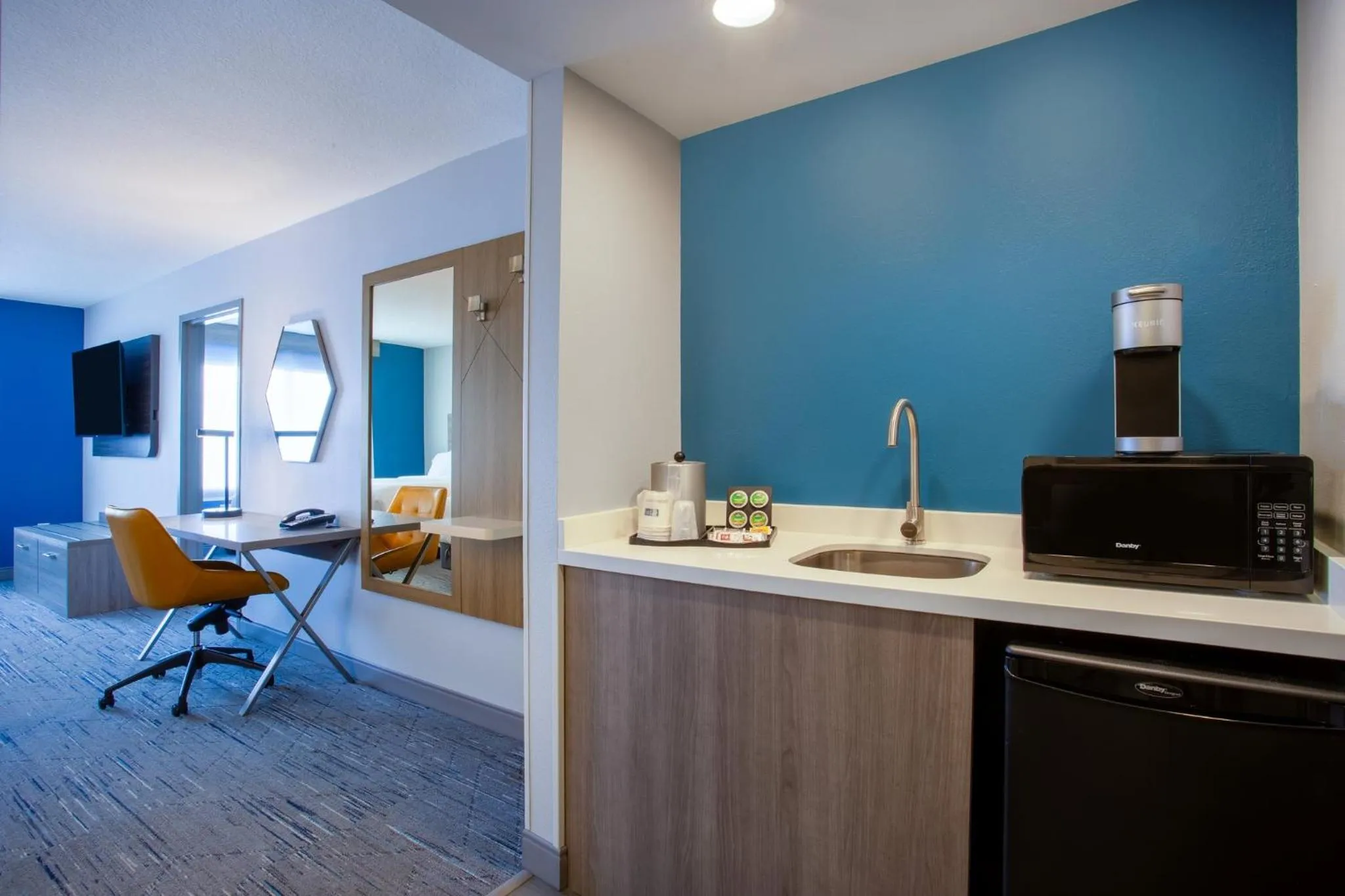 Photo of the whole room in Holiday Inn Express & Suites Bradenton East-Lakewood Ranch by IHG