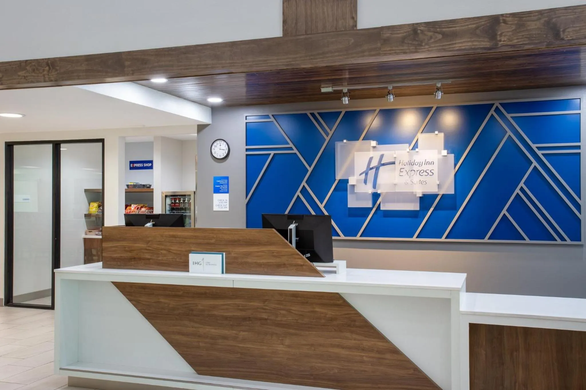 Property building in Holiday Inn Express & Suites Bradenton East-Lakewood Ranch by IHG