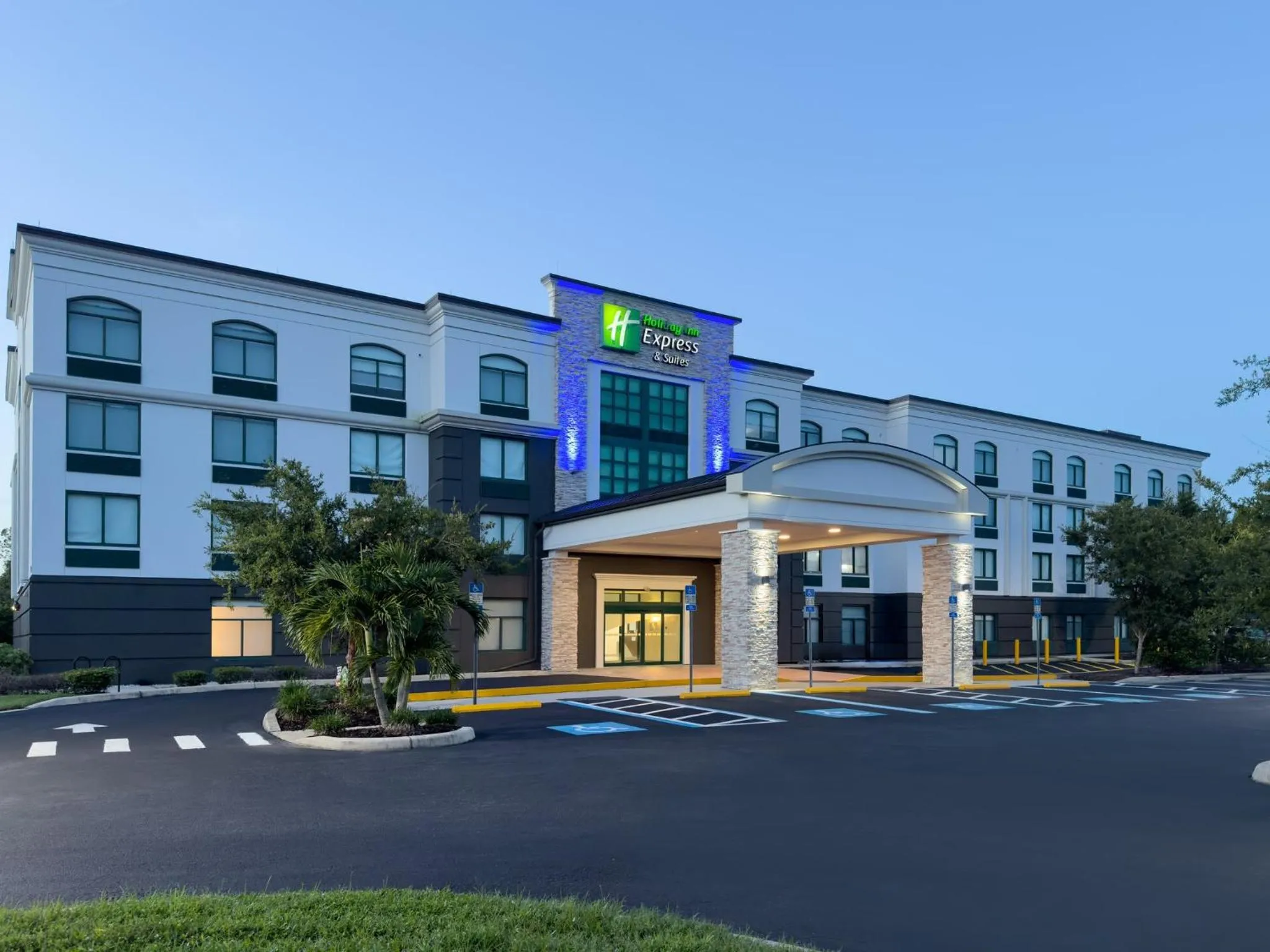 Property building in Holiday Inn Express & Suites Bradenton East-Lakewood Ranch by IHG